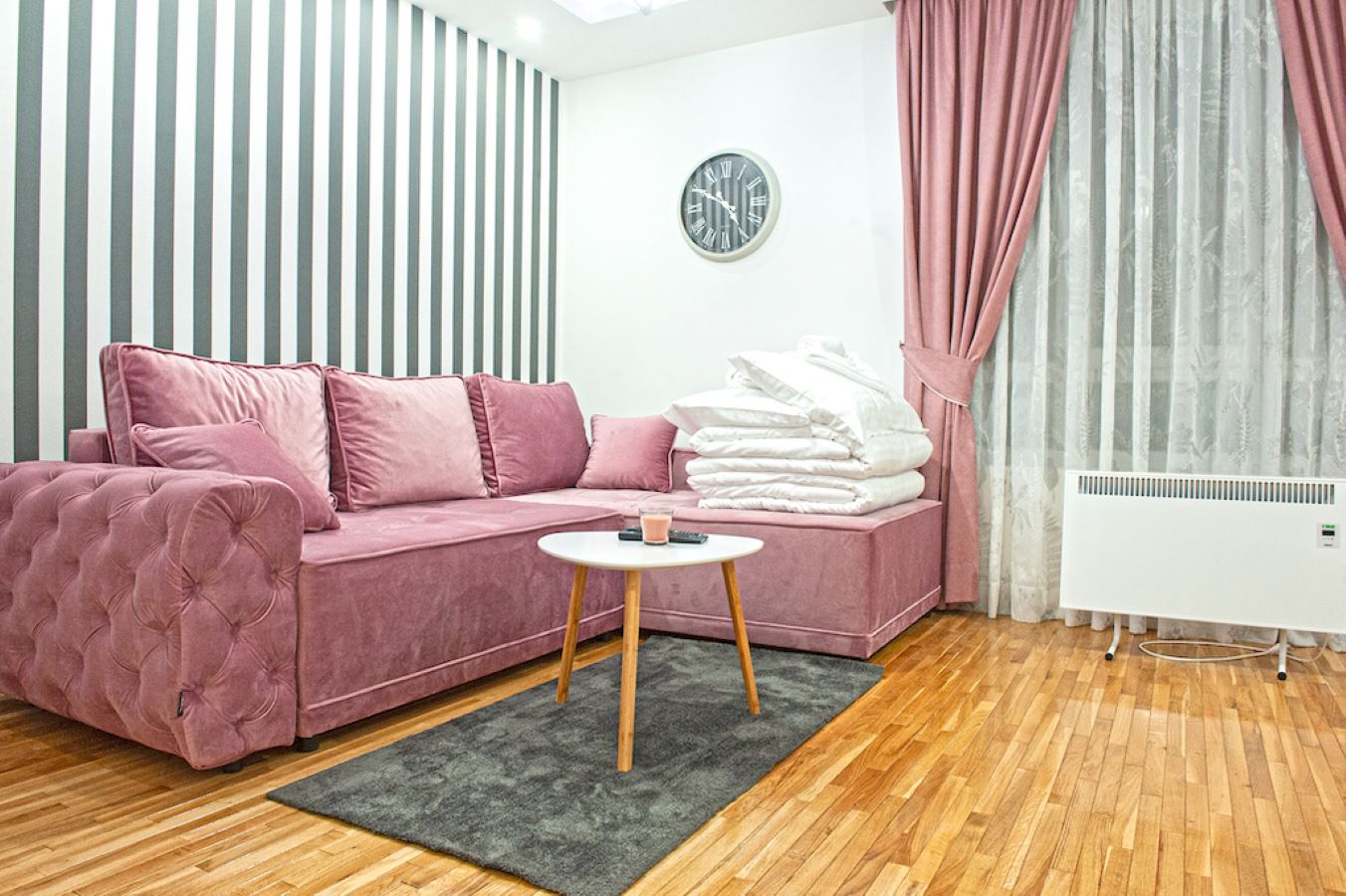 Kraljevi Čardaci - Studio - ugaona garnitura.jpg
