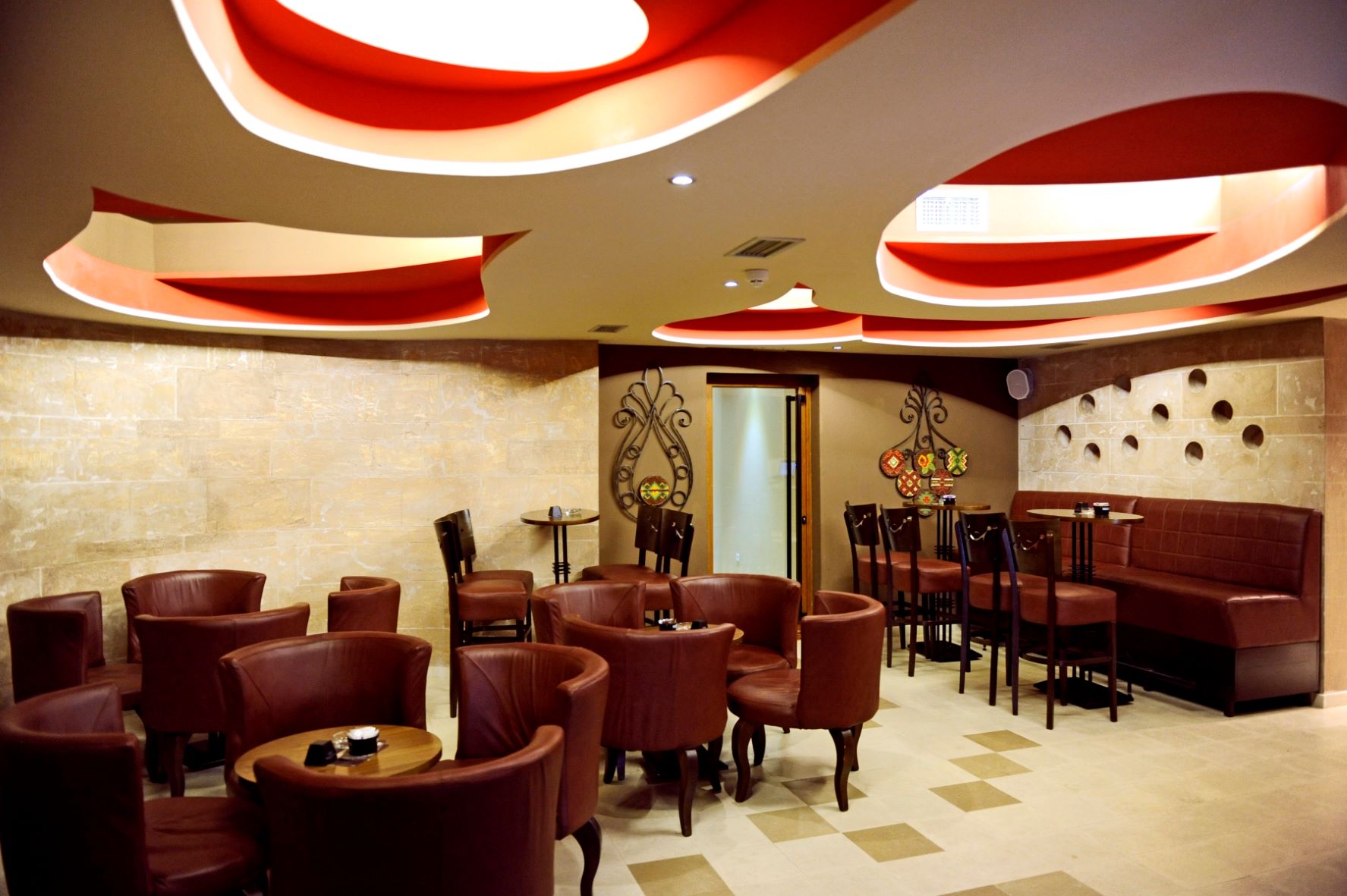 Kraljevi Čardaci - lobi bar.jpg
