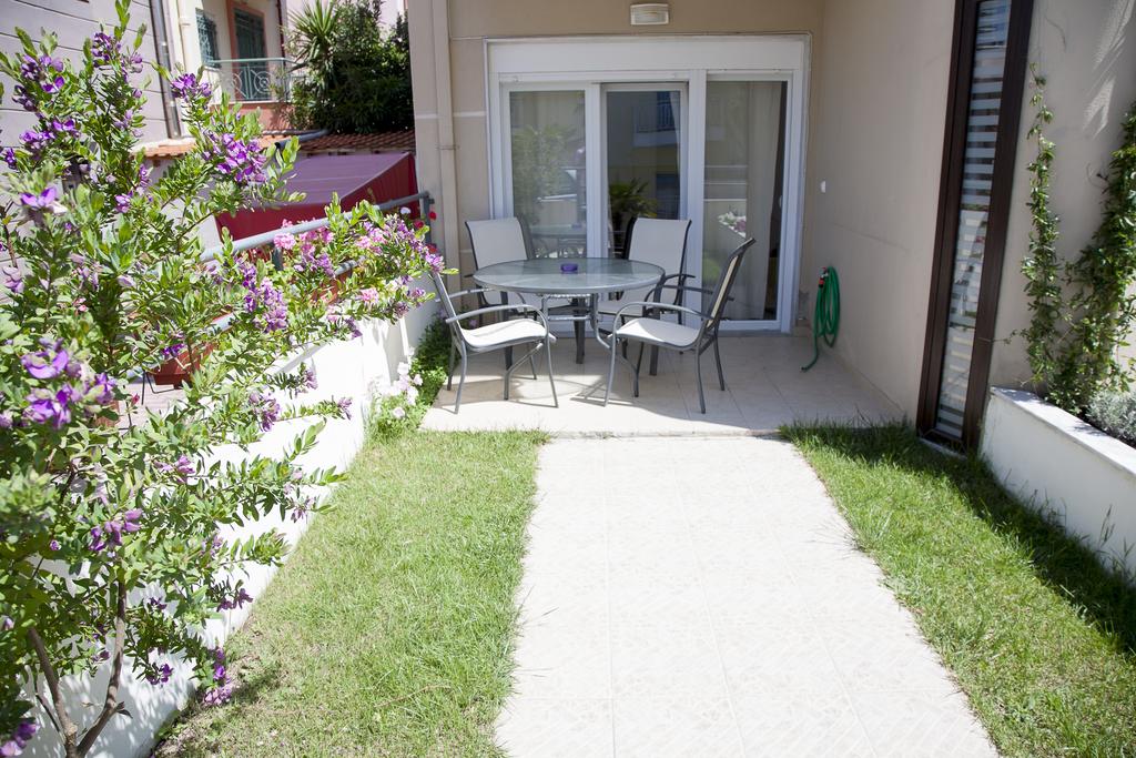 Hotel Eleni 4 Season balcony.jpg