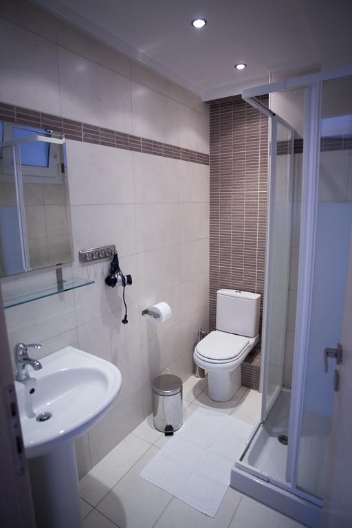 Hotel Eleni 4 Season bathroom.jpg
