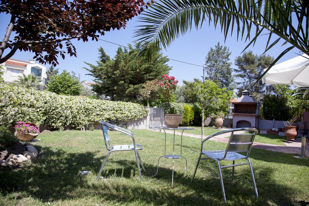 Hotel Eleni 4 Season garden.jpg