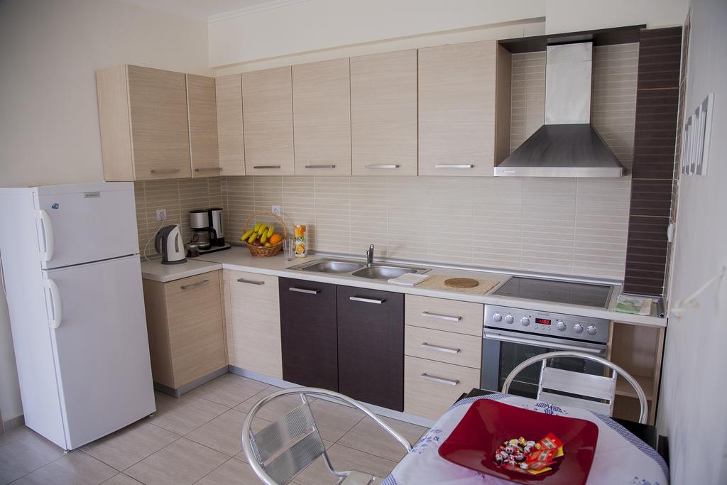 Hotel Eleni 4 Season kitchen 1.jpg