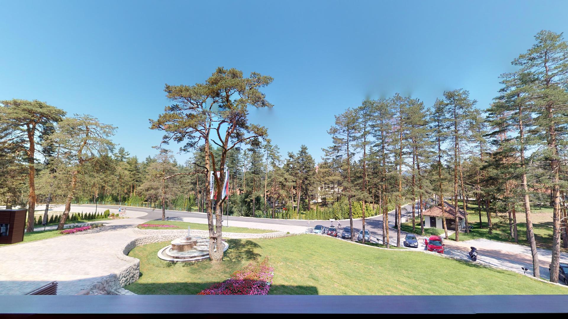 Hotel Buket Zlatibor-Prilaz hotelu.jpg