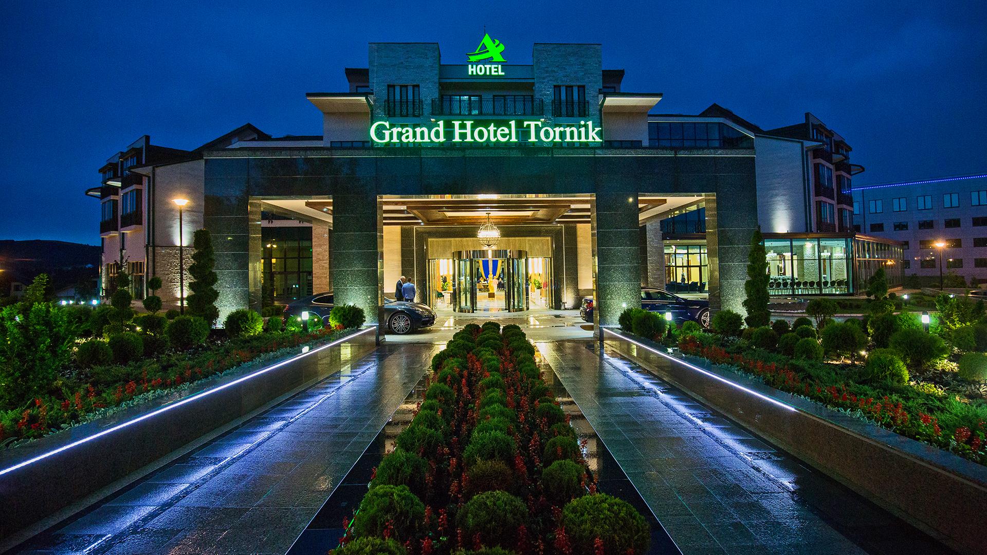 Hotel Tornik Zlatibor-Hotel noću.png
