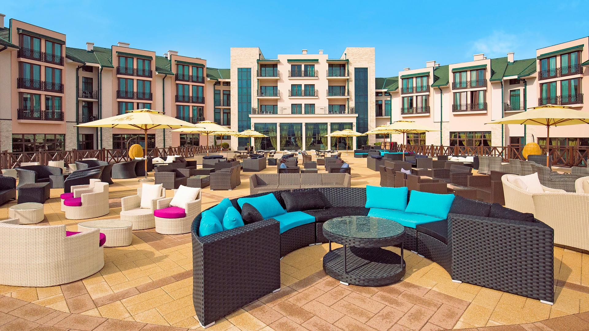 Tornik Hotel Zlatibor-Letnja terasa.png