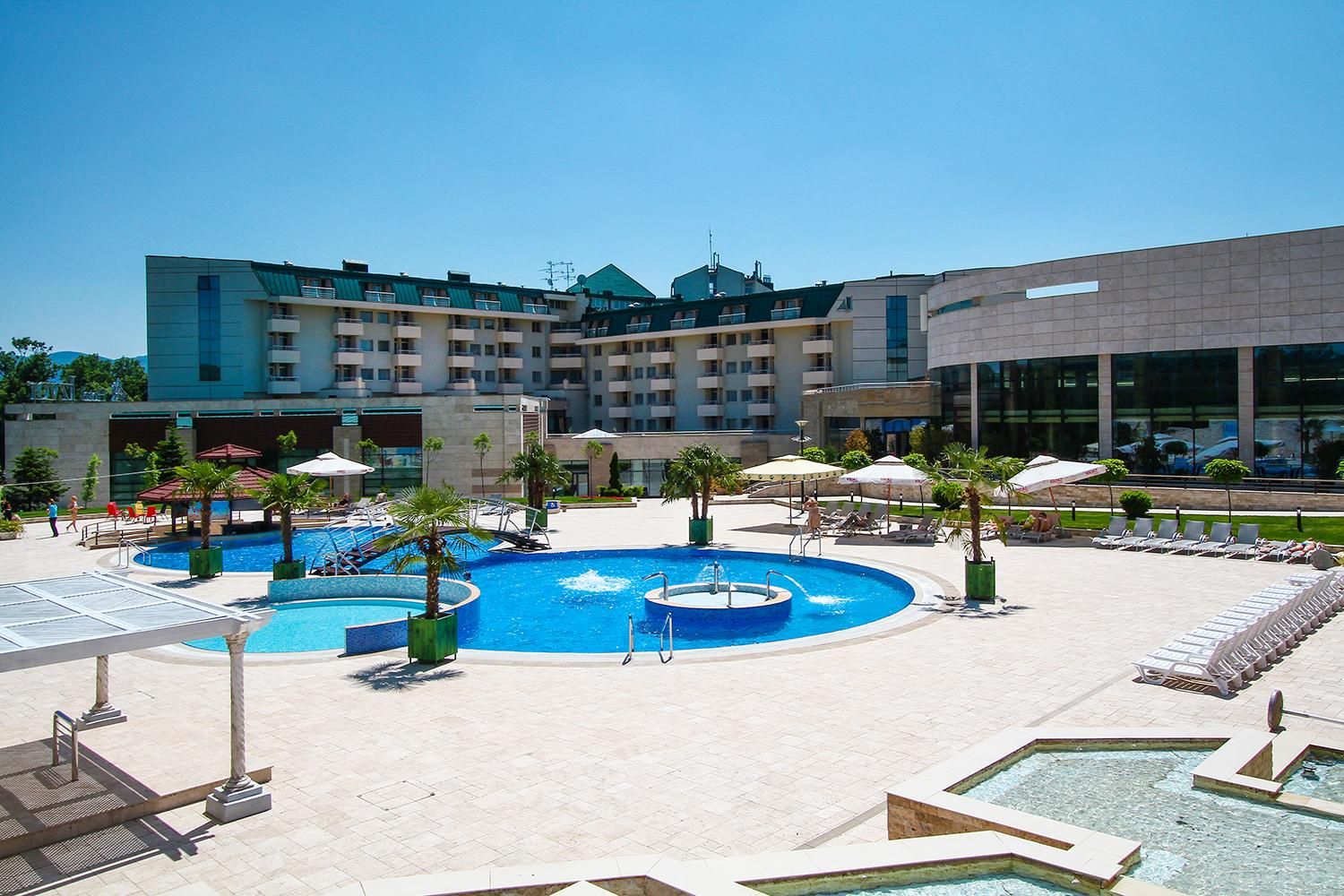 Hotel Izvor - bazen.png