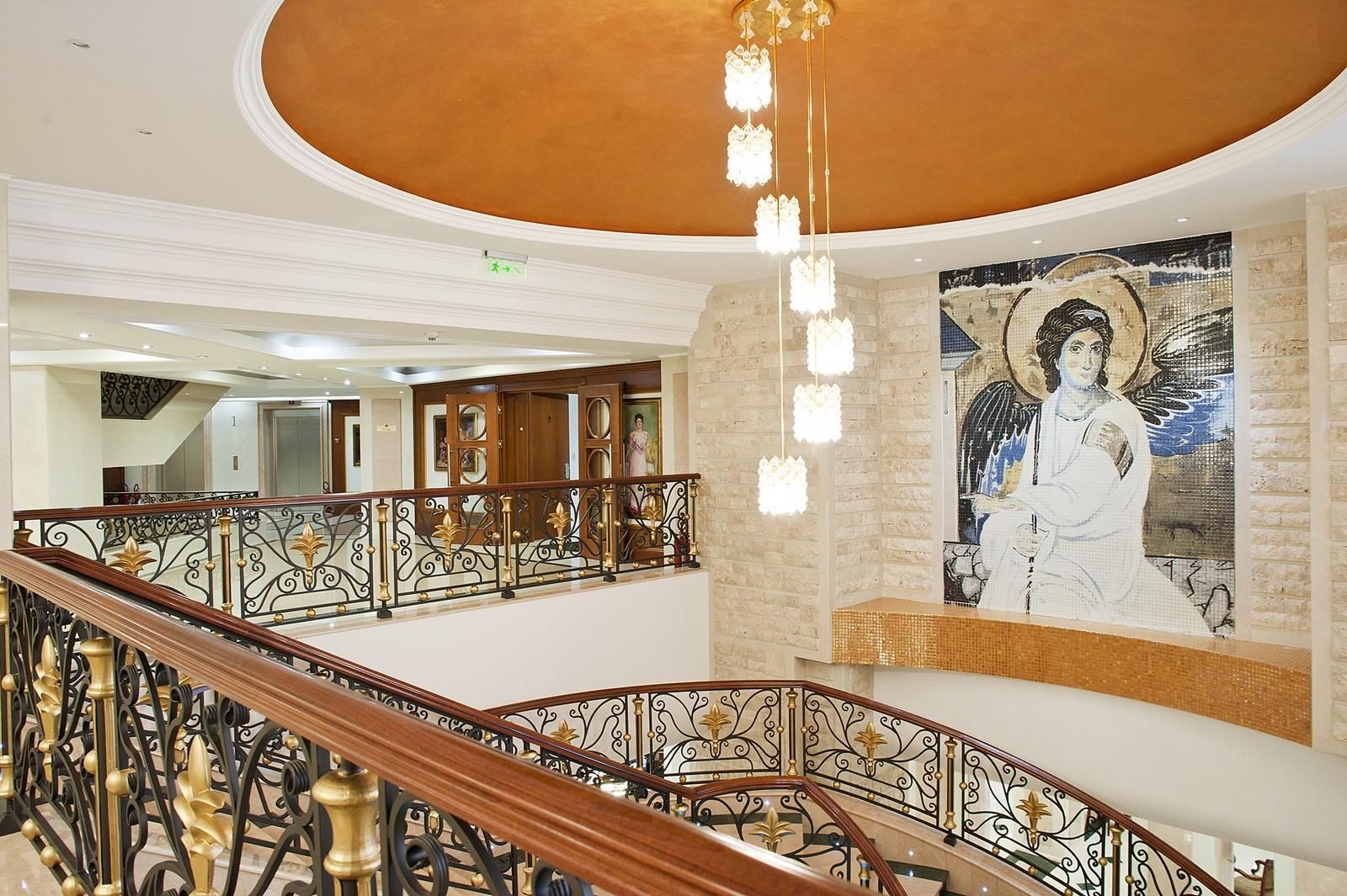 Hotel Izvor - hotelski hodnik.png