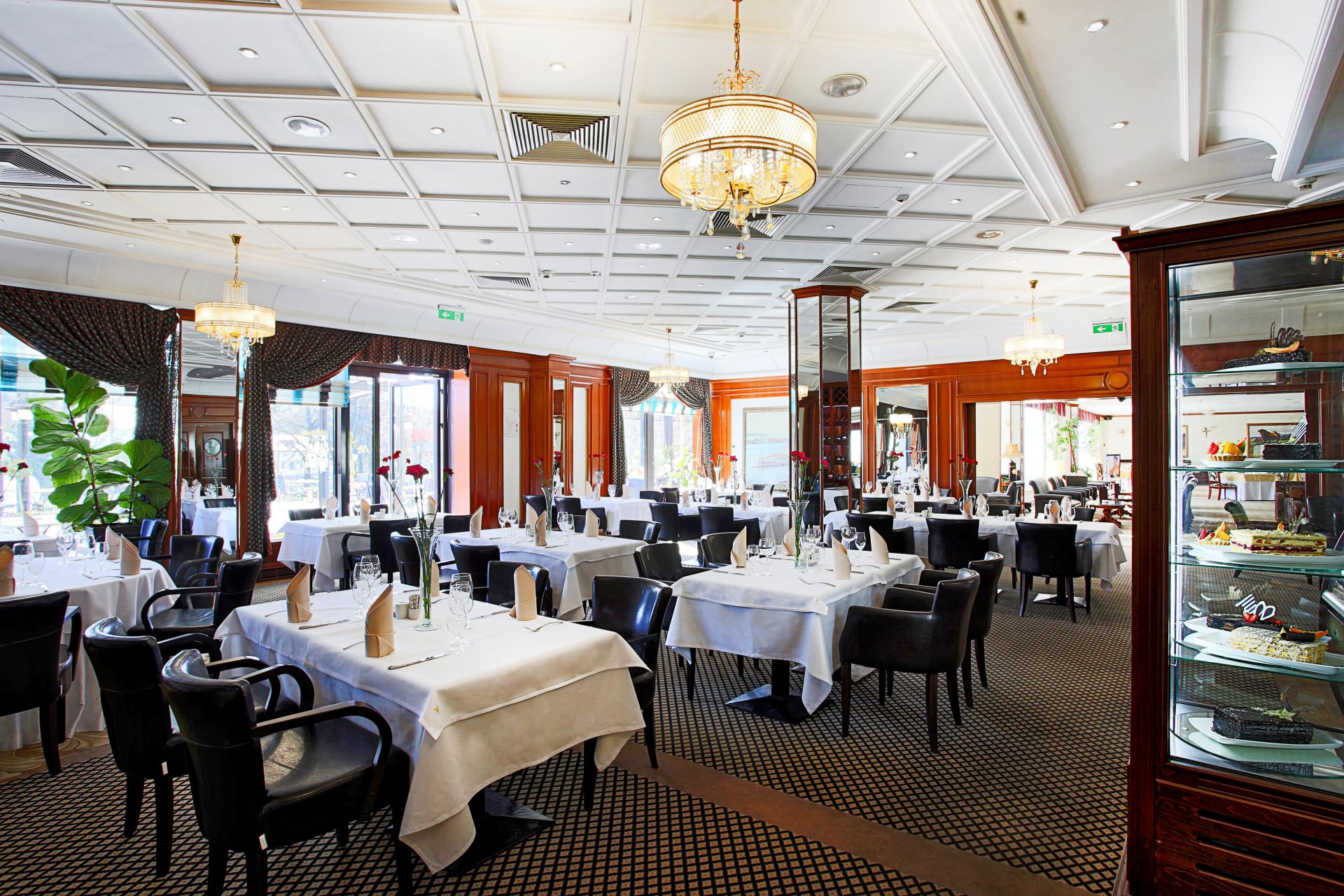 Hotel Izvor - restoranski prostor.png