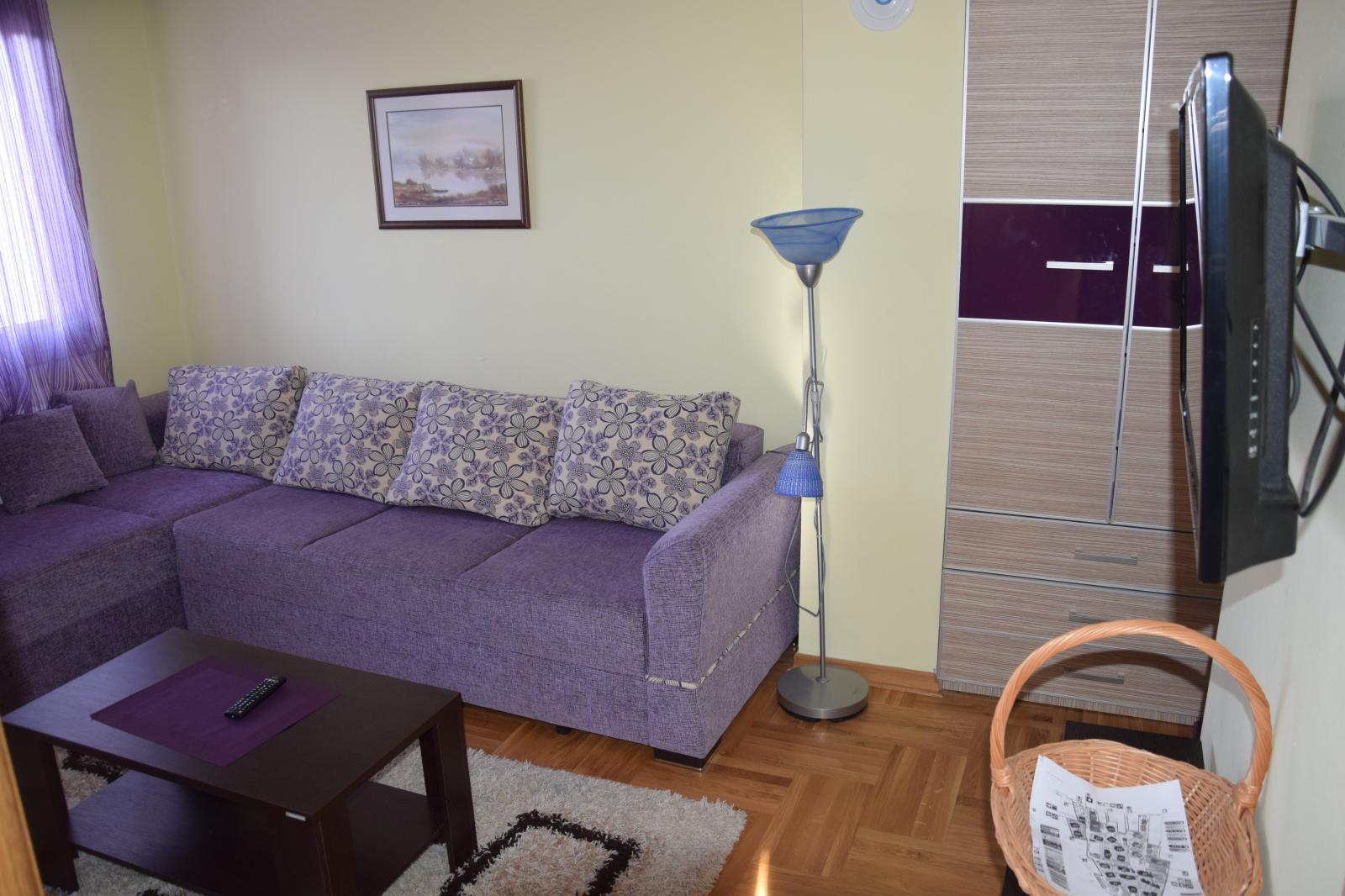 Hotel Zlatiborski konaci - superior apartman sa jednom spavaćom sobom - ugaona garnitura.png