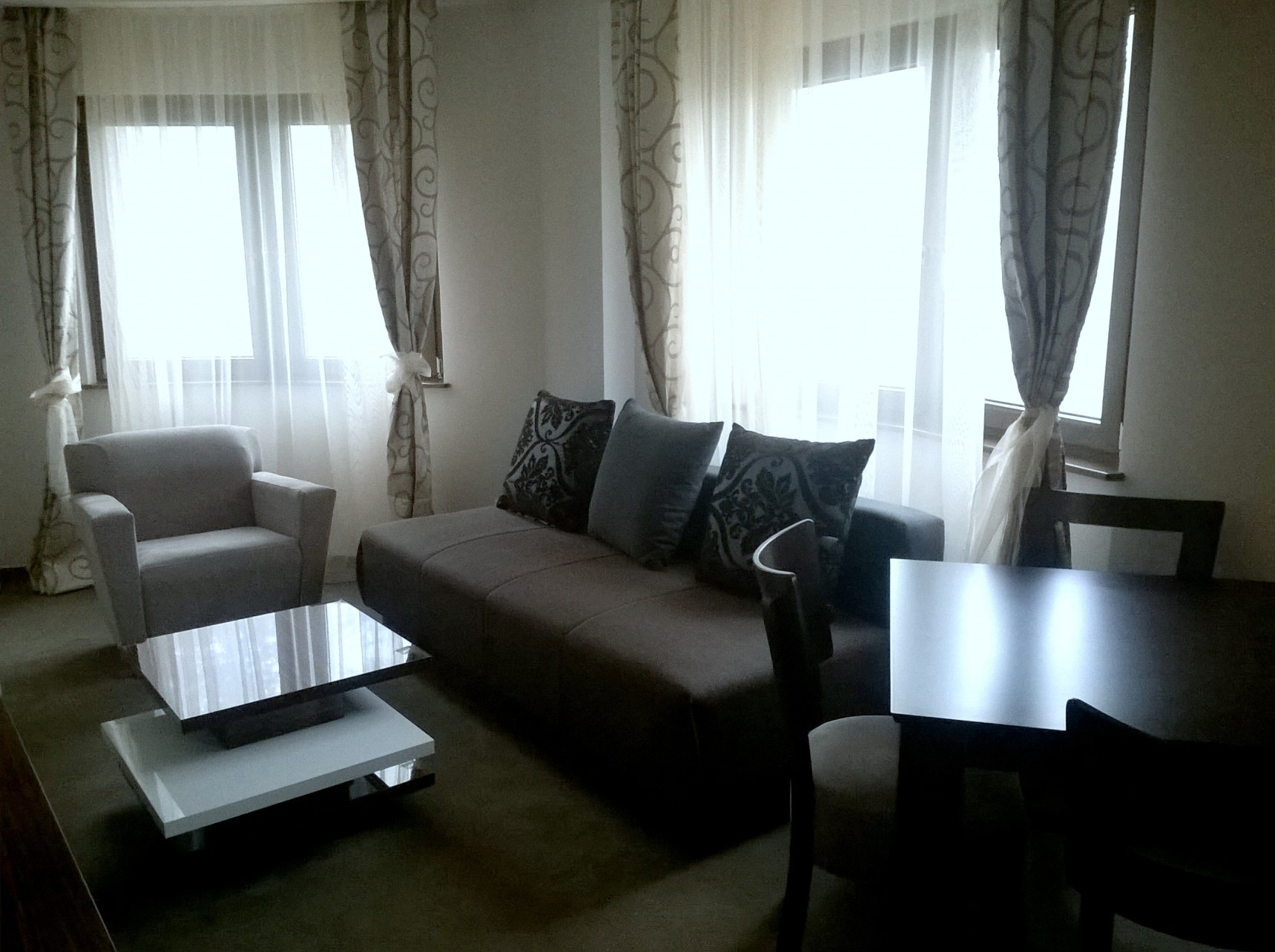 Zlatiborski Konaci - Superior apartman sa dve spavaće sobe - dnevna soba.png