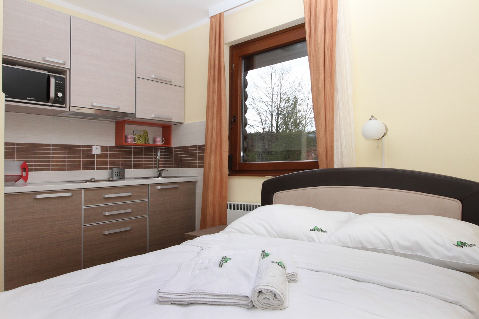 Zlatiborski Konaci - junior apartman - soba.png