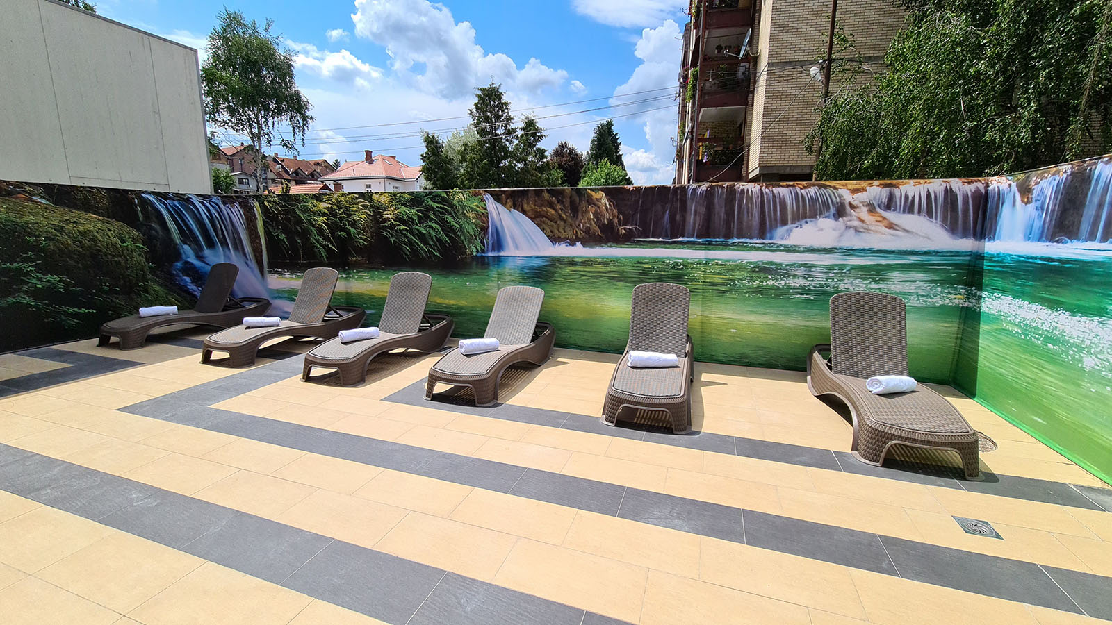 Royal Spa - ležaljke za sunčanje.jpg