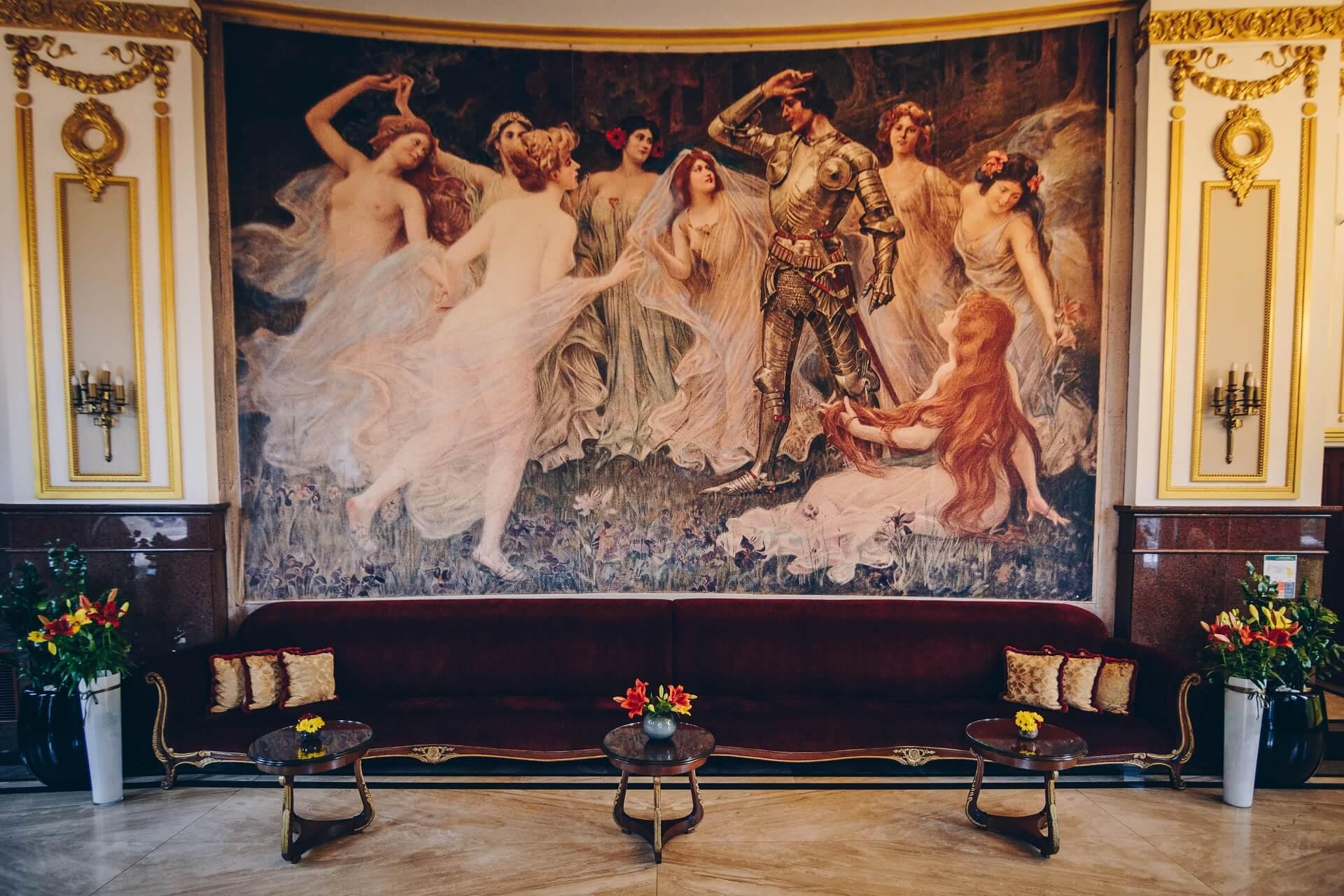 Hotel Moskva-Lobby.png
