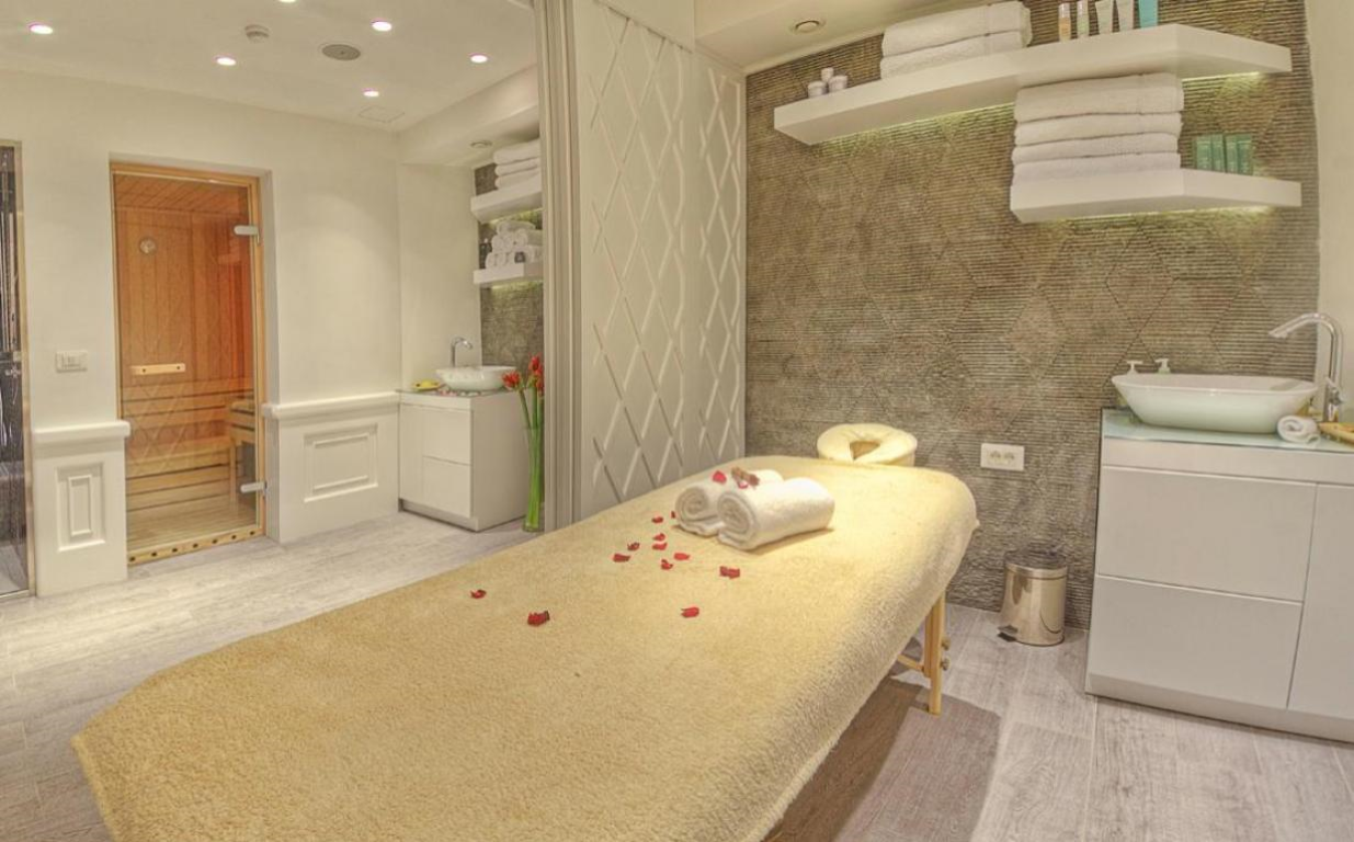 Hotel Moskva-Masaza.png