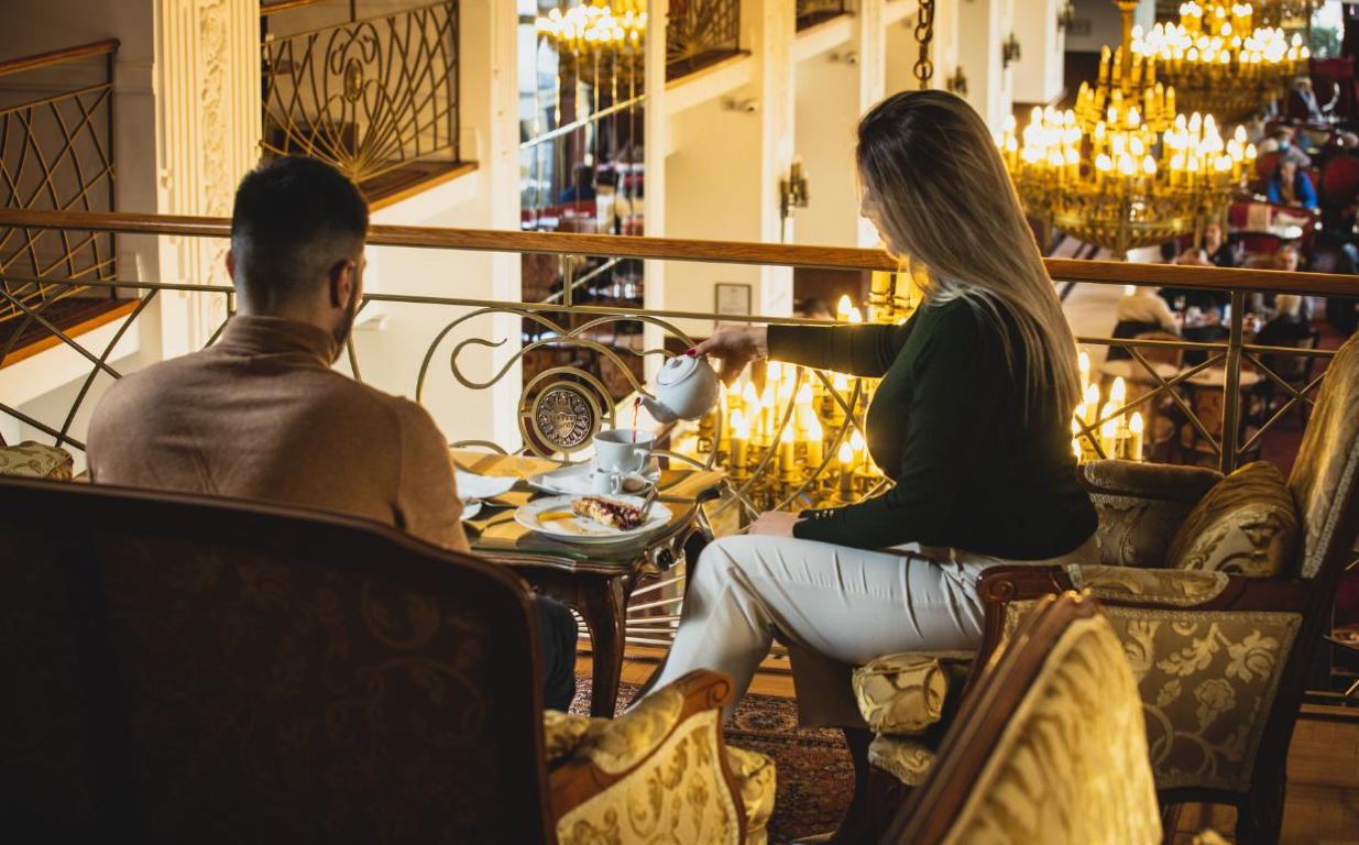 Moskva Hotel-Kafe poslasticarnica.png