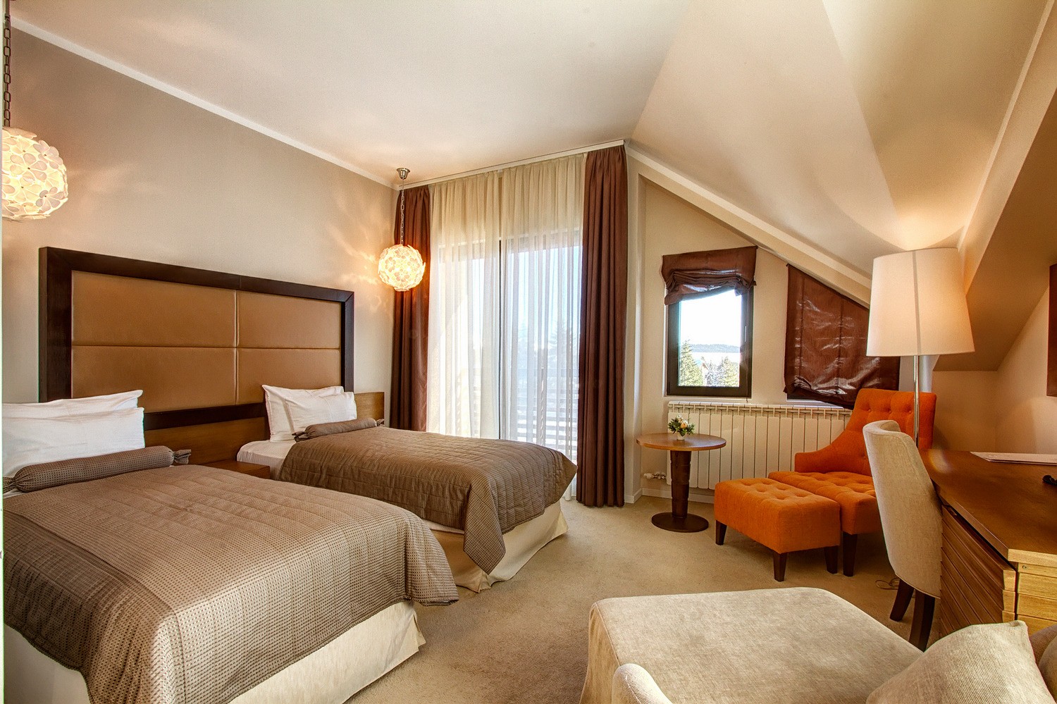 Hotel Mir-Superior soba.png
