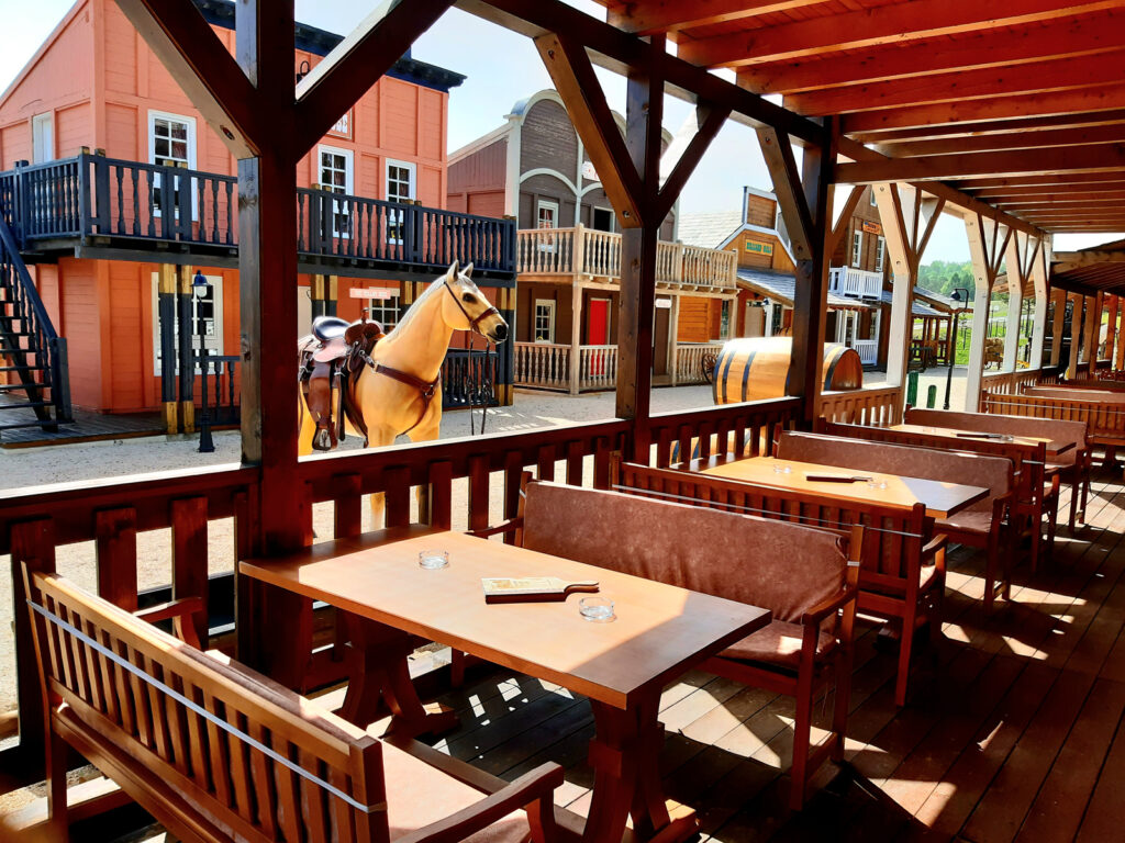 El Paso City-Restoran napolju.jpg
