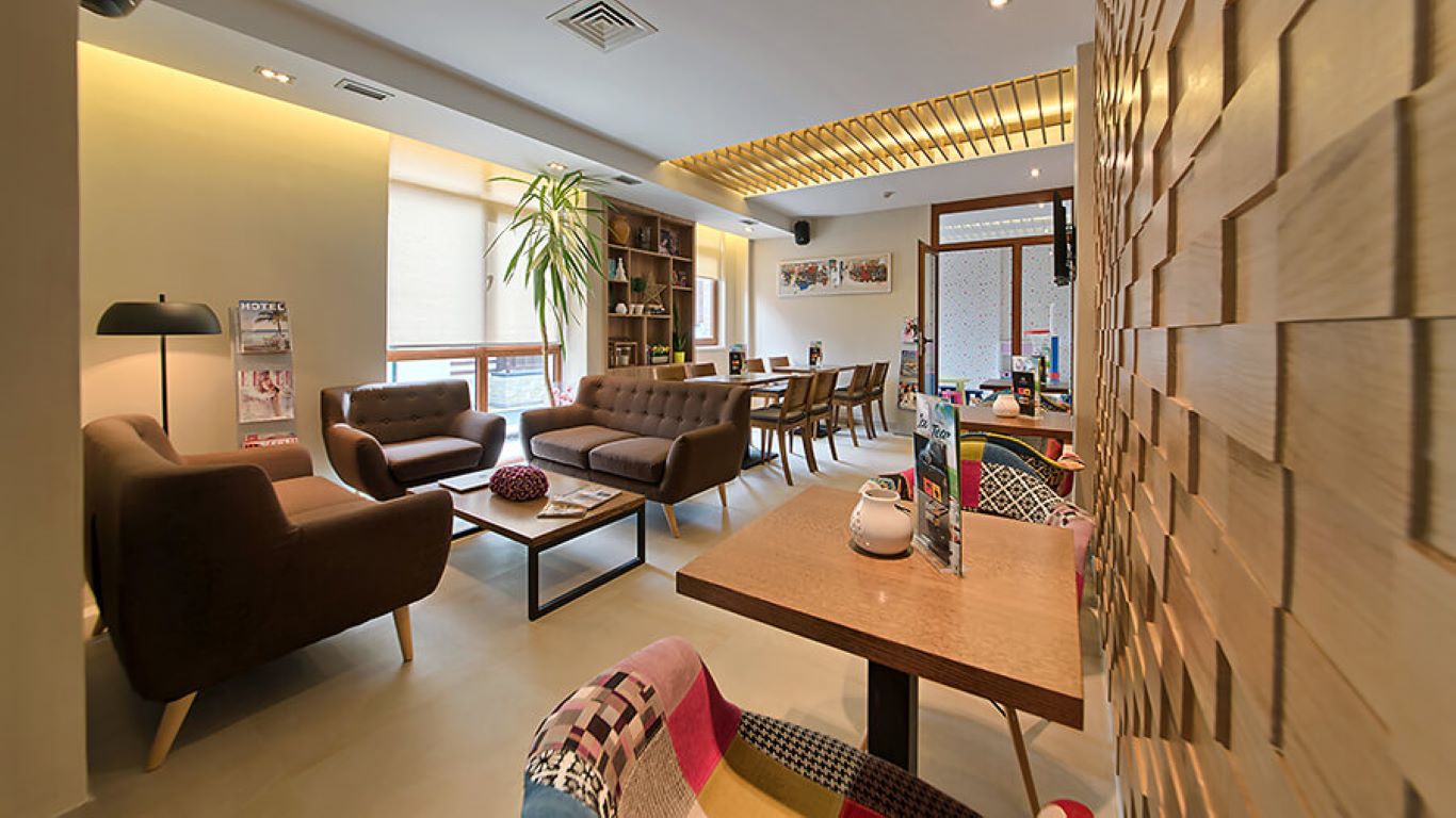 Hotel Mosn-Lobby.jpg