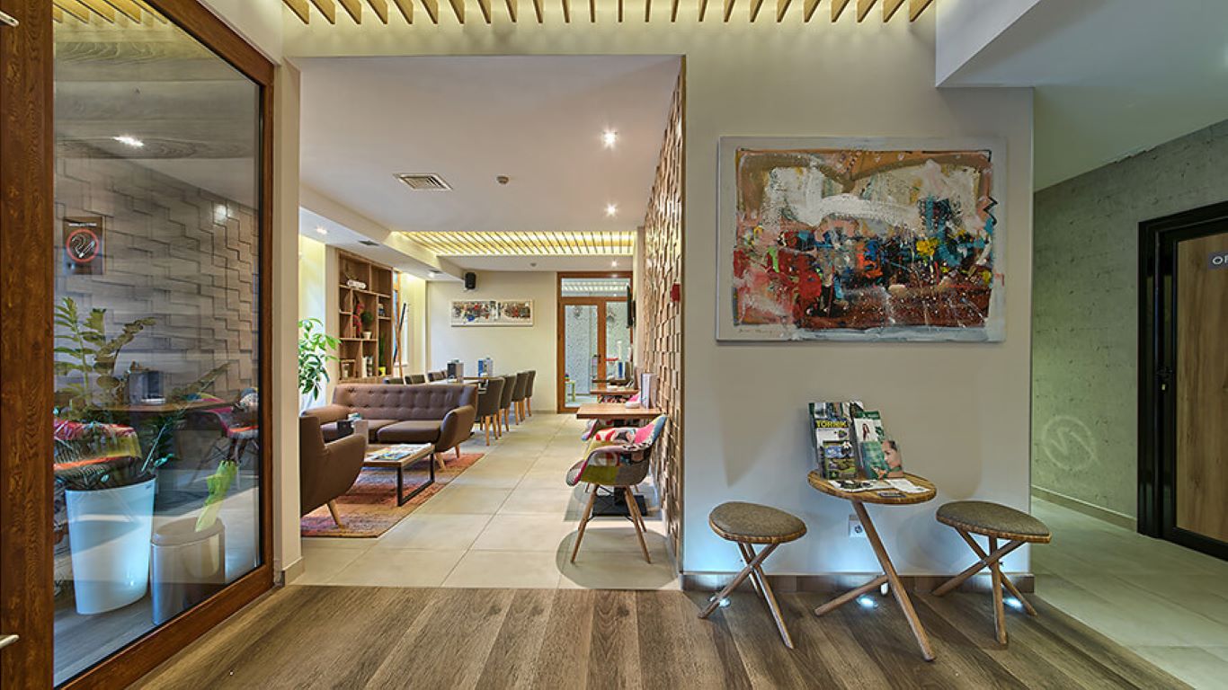 Mons Hotel-Lobby.jpg