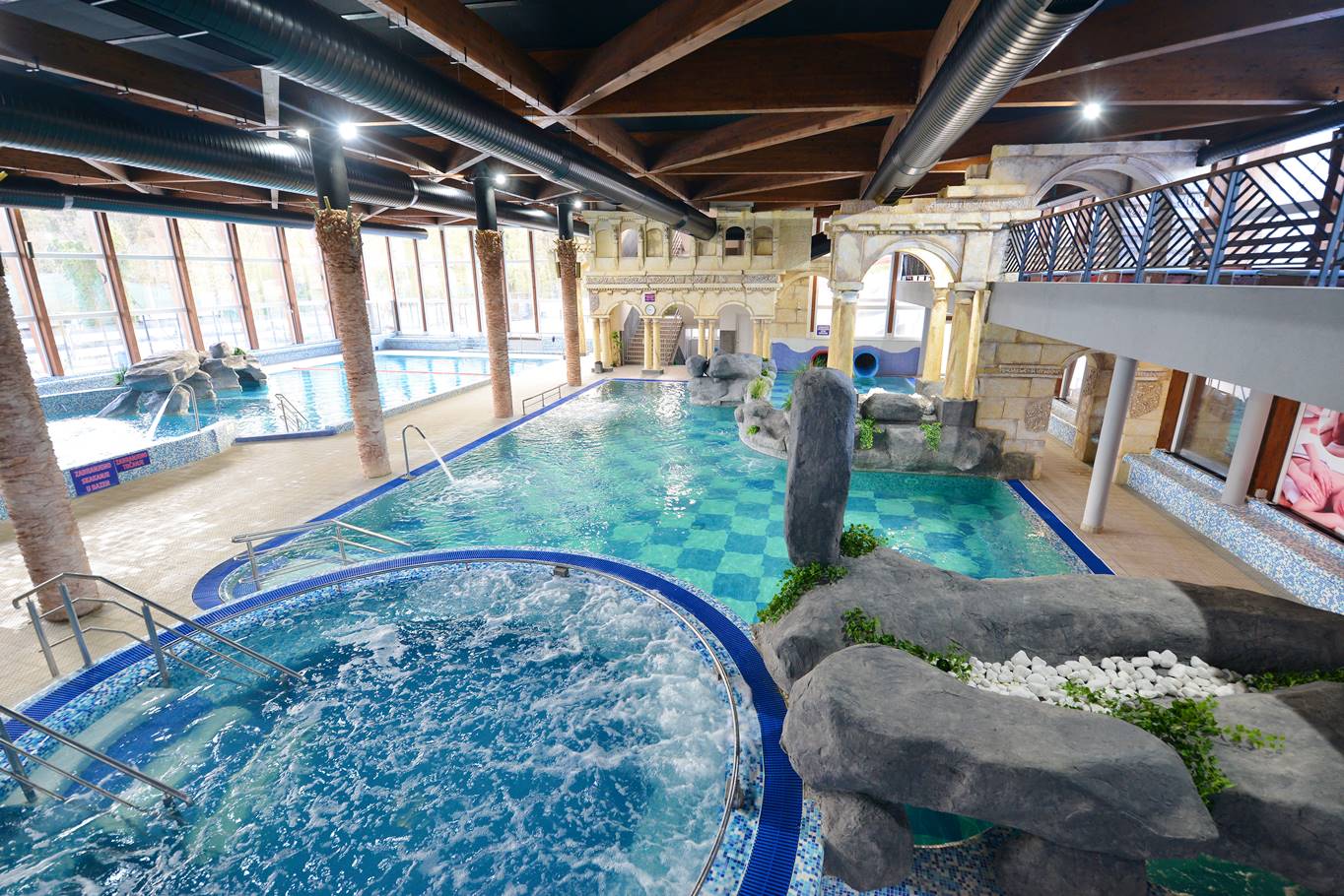 Hotel Vrnjačke Terme-Termalni bazen unutra.jpg