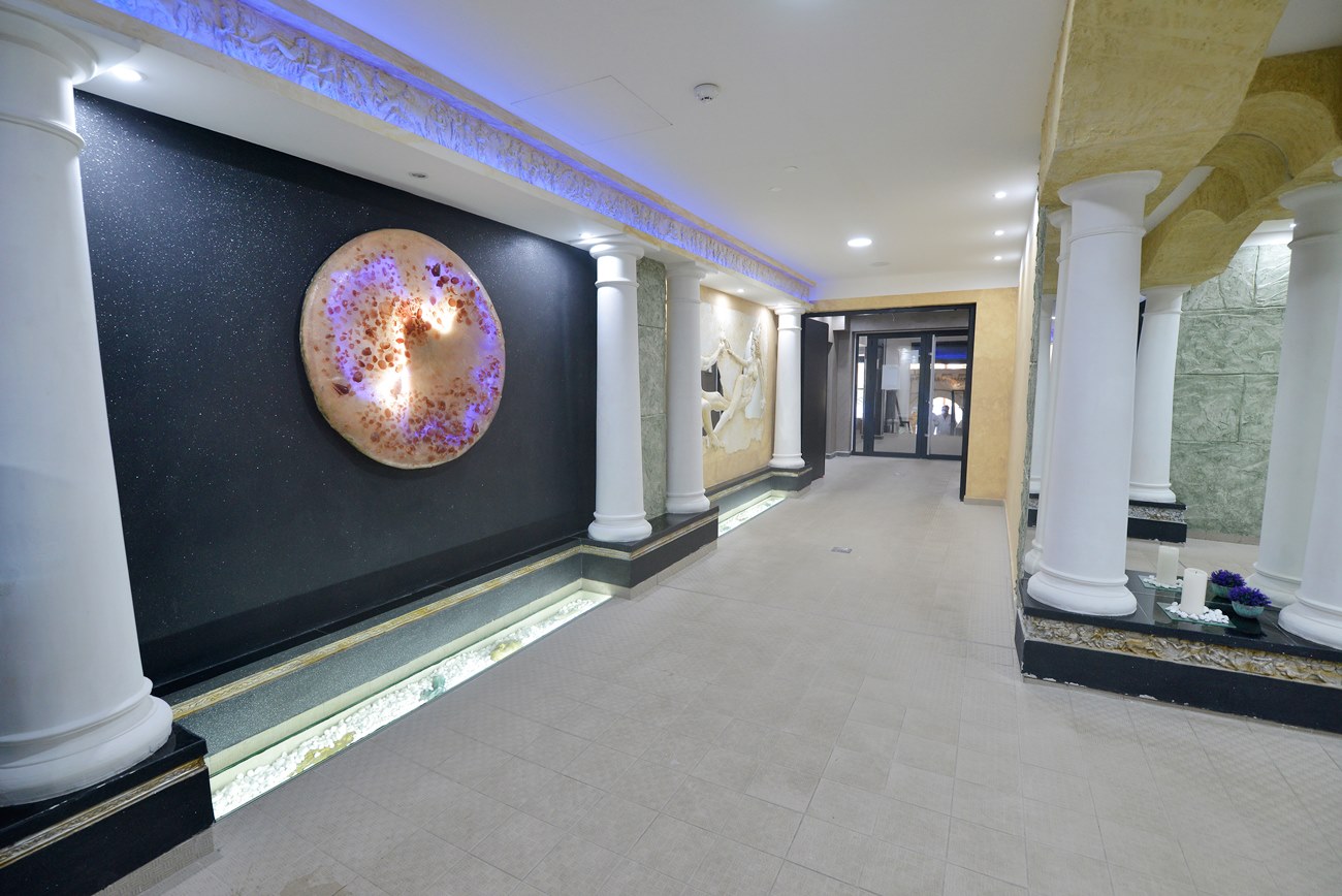 Hotel Vrnjačke Terme-Ulaz u spa.jpg