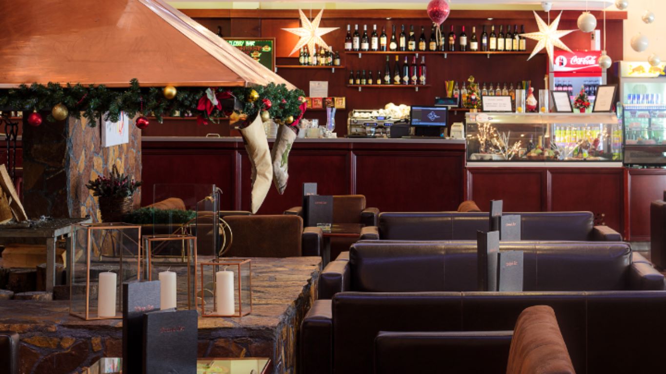 Junior Hotel-Bar.jpg