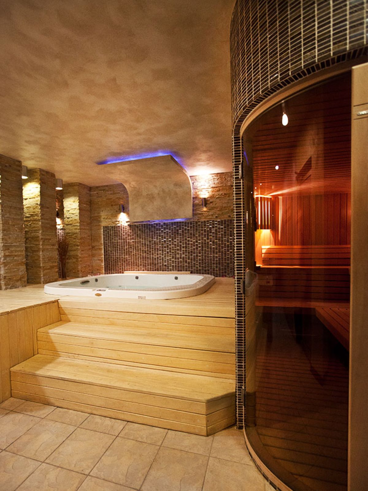 Apart & Spa Zoned - spa.jpg