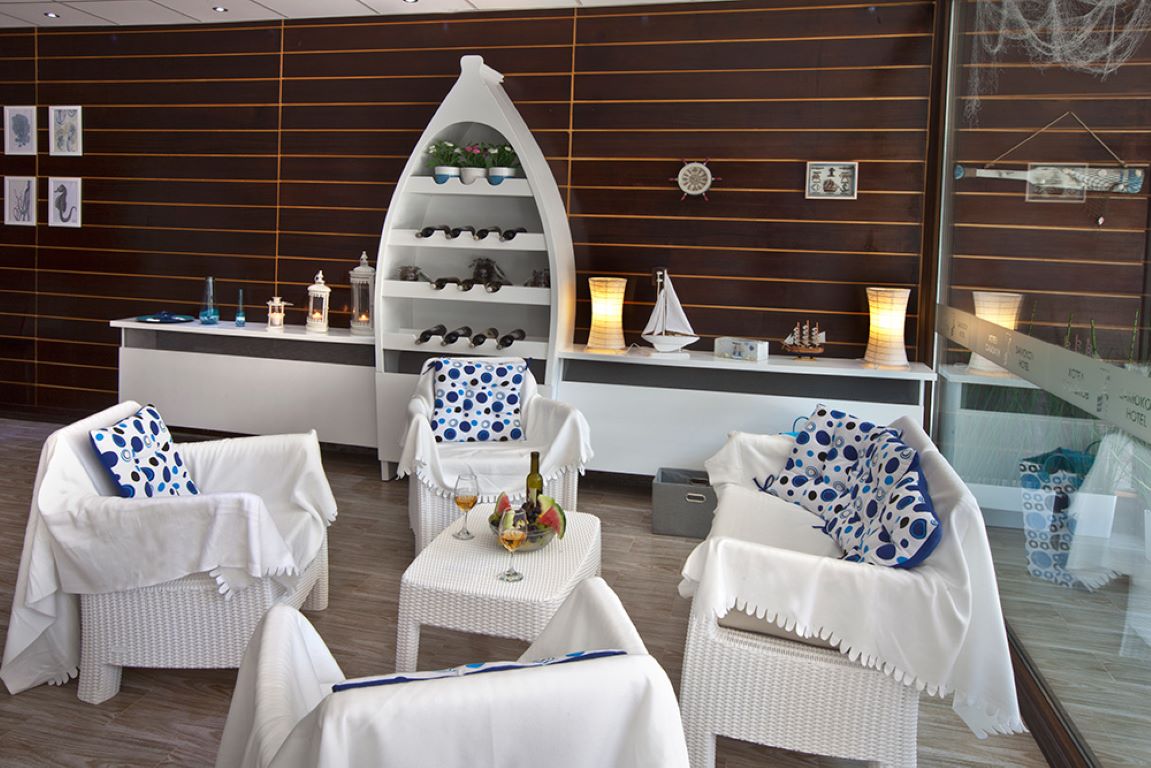 Hotel Samokov-Bar na bazenu.jpg