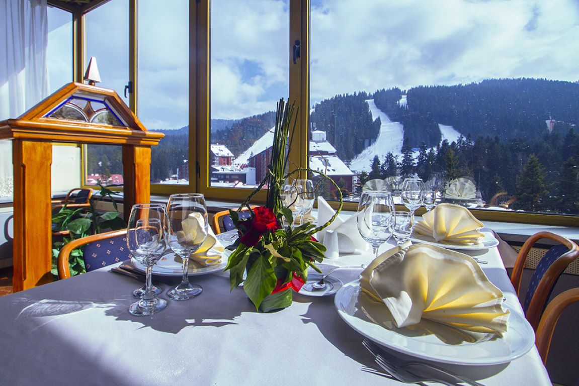 Hotel Samokov-Pogled iz restorana.jpg