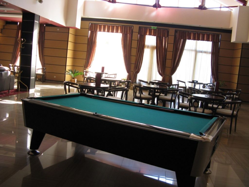 Hotel Semiramida Gardens-Bilijar u lobiju.jpg