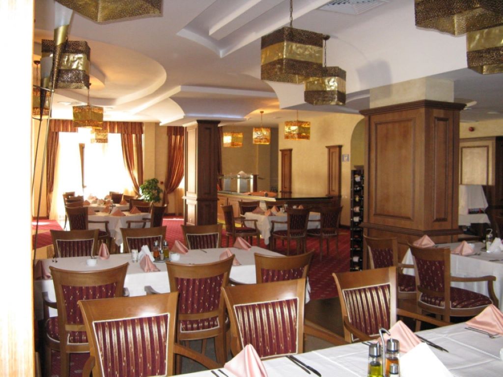 Hotel Semiramida Gardens-Restoran.jpg