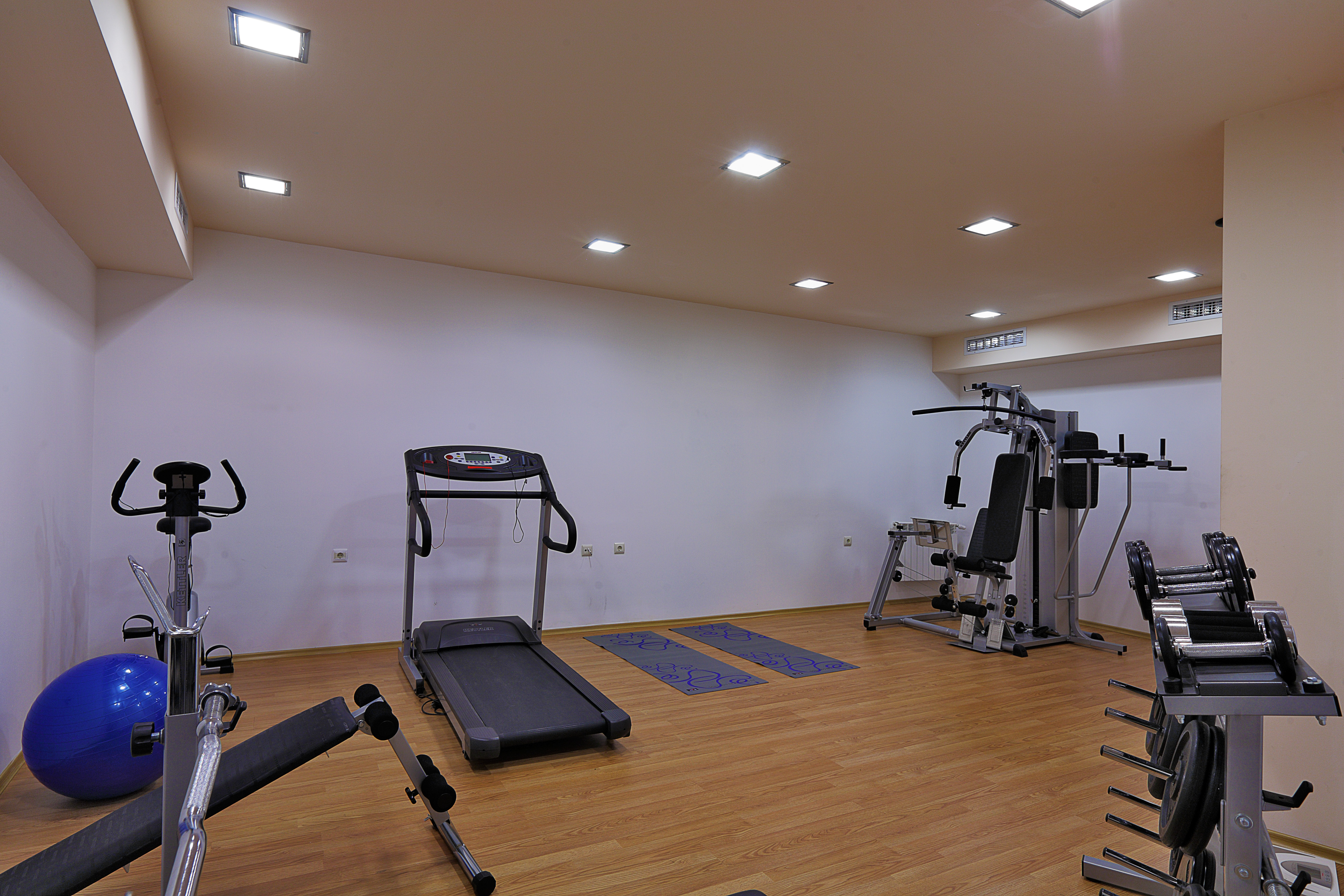 Forest Nook Hotel-Fitnes.jpg