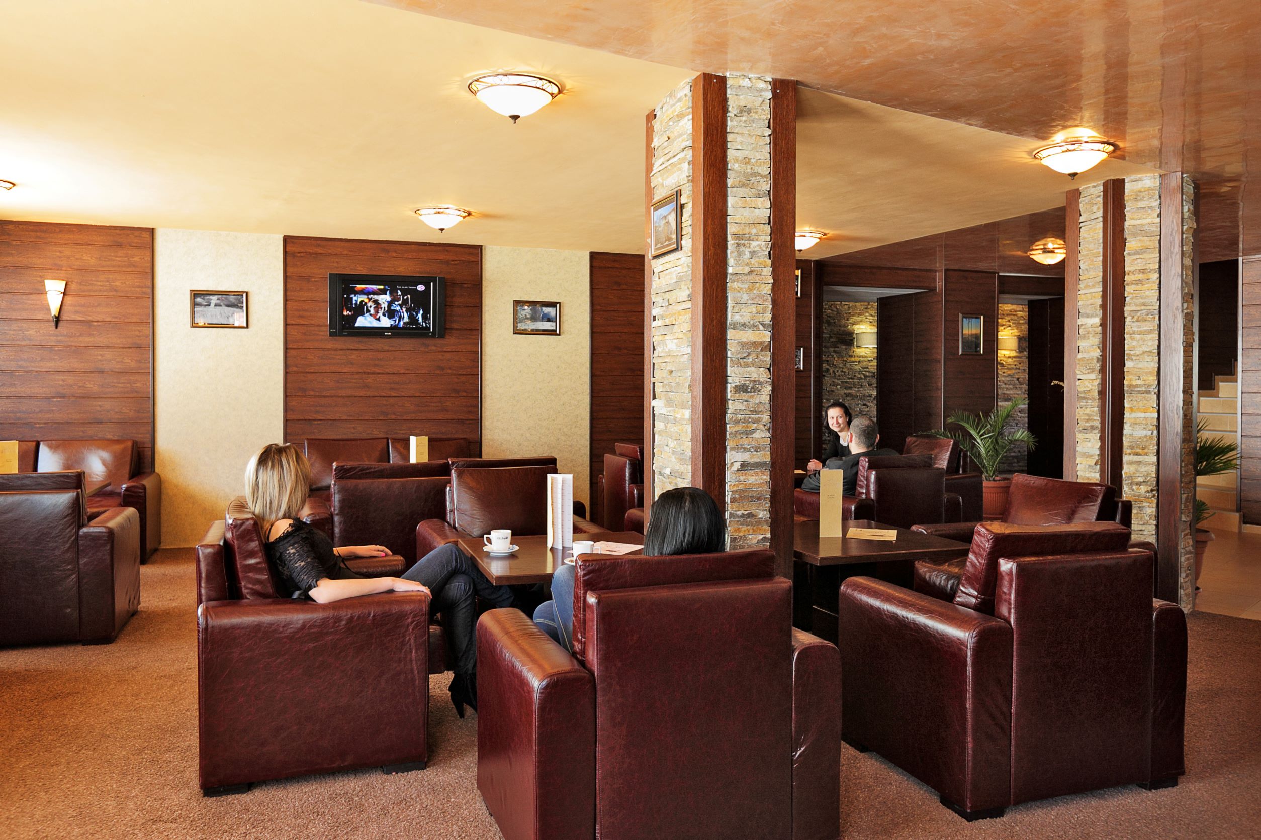 Forest Nook Hotel-Lobby.jpg