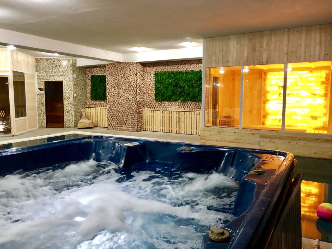 Elegant Lux Hotel-Djakuzi.jpg