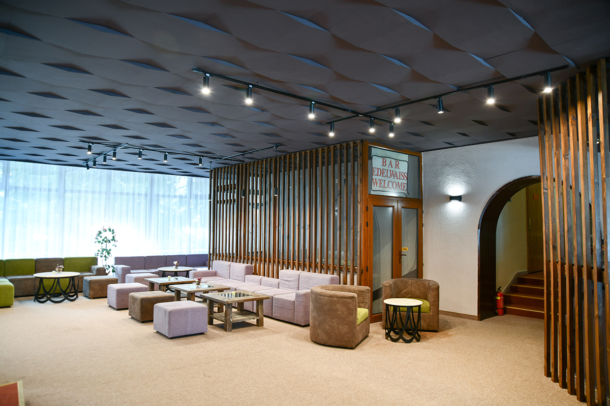 Edelweiss Hotel-Lobby bar.jpg