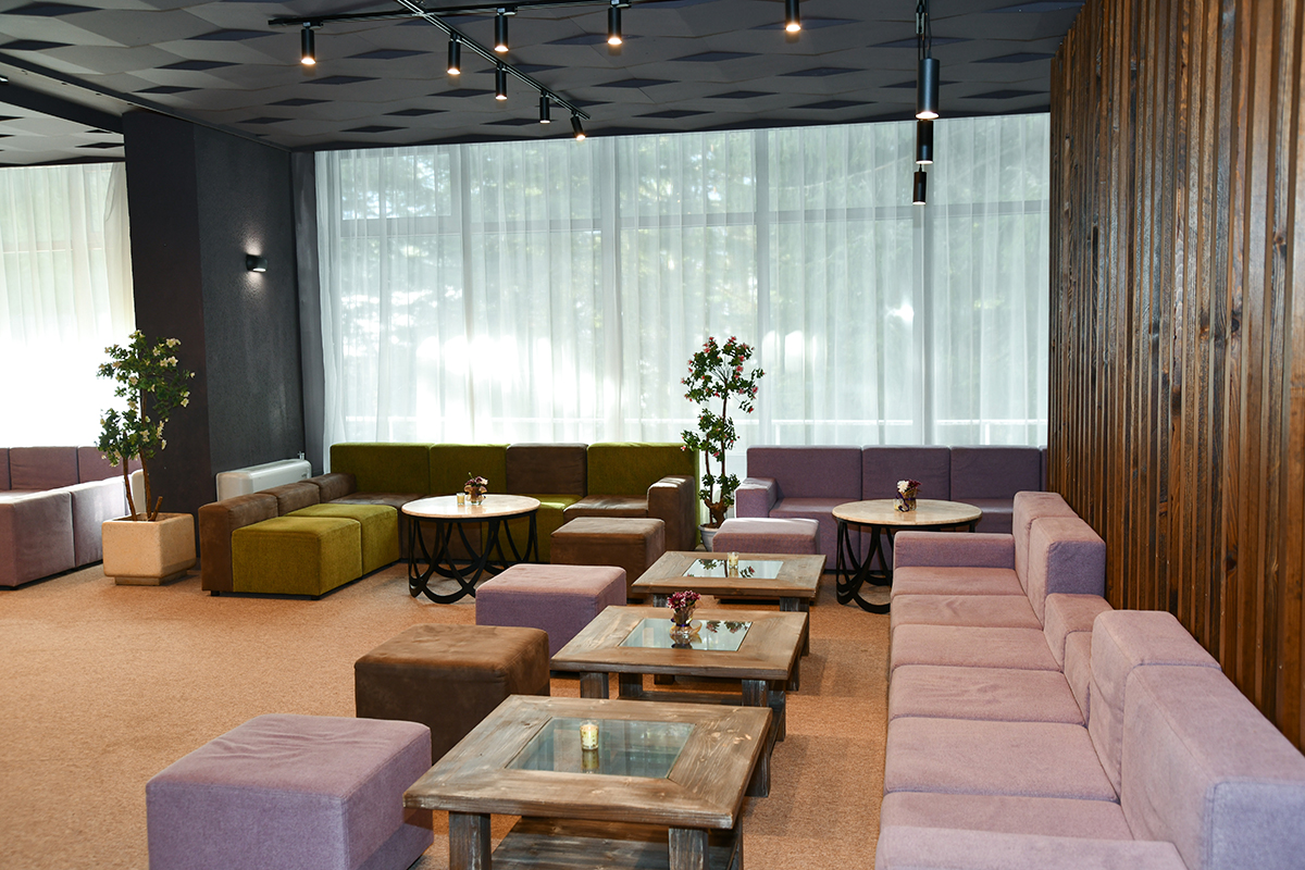 Edelweiss Hotel-Lobby.jpg