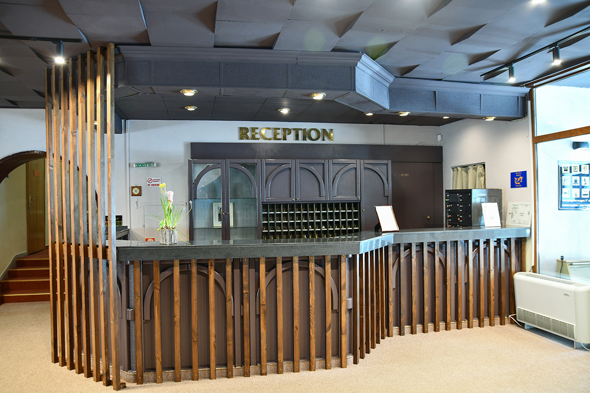 Edelweiss Hotel-Recepcija.jpg