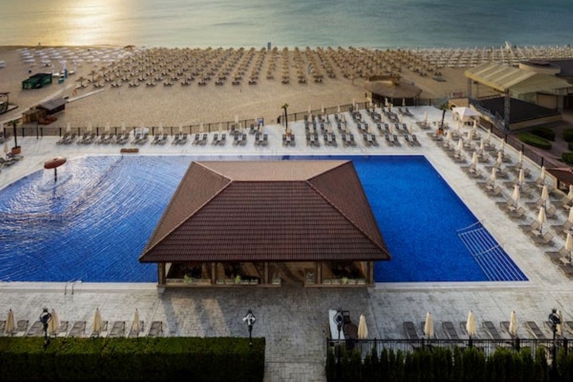 Admiral Hotel-Pogled na plazu.jpg