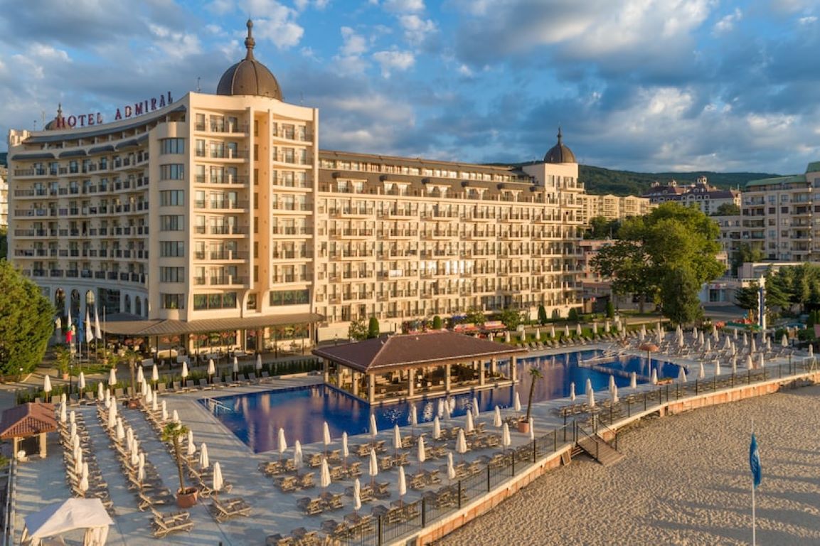 Hotel Admiral-Hotel spolja.jpg