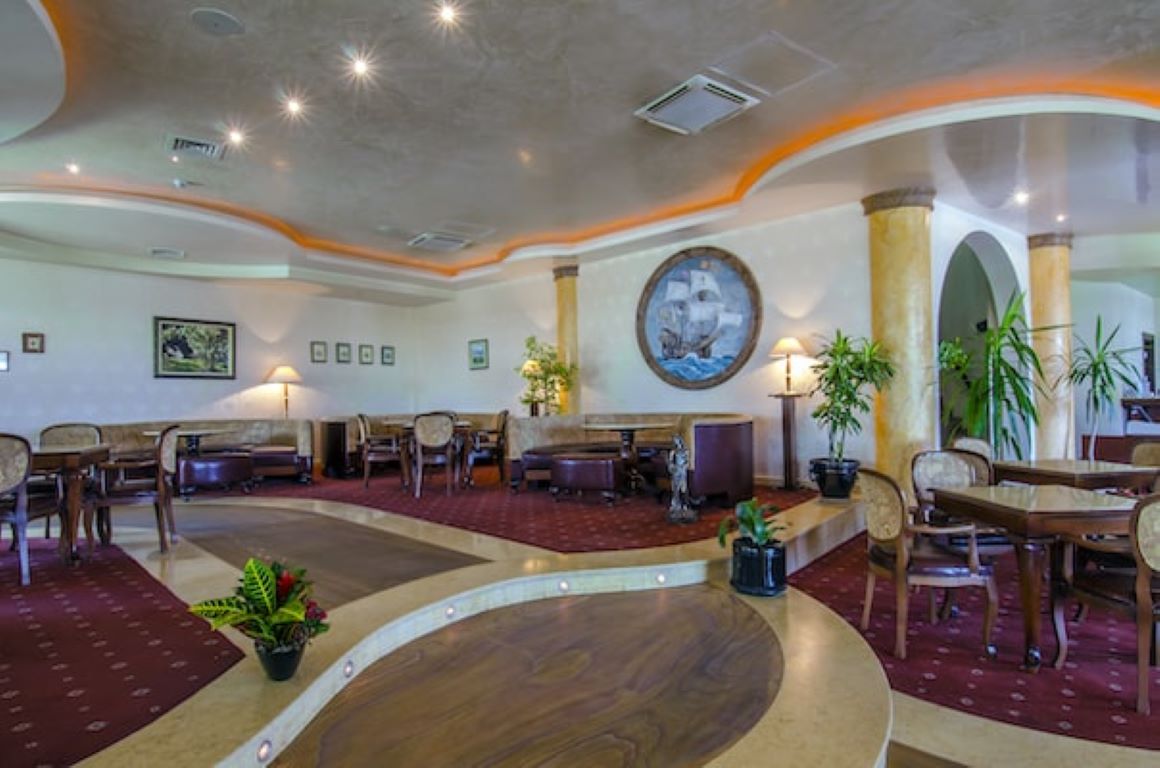 Hotel Admiral-Lobby.jpg