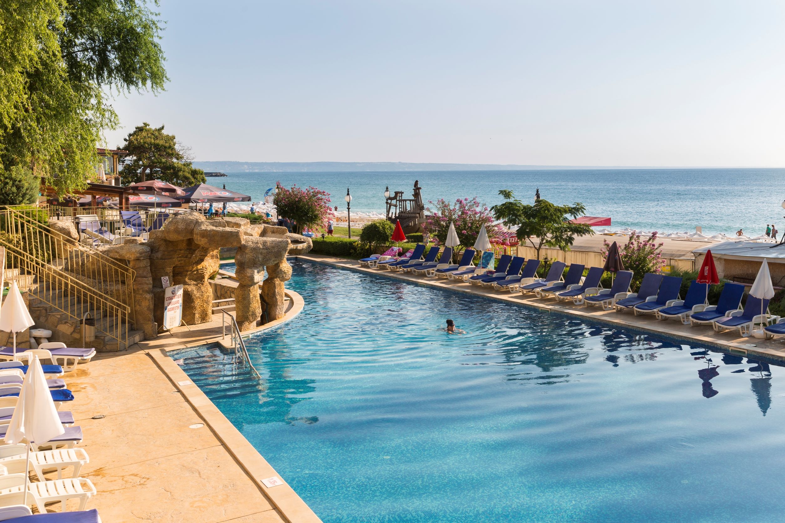 Hotel Kaliakra Palace-Spoljni bazen.JPG