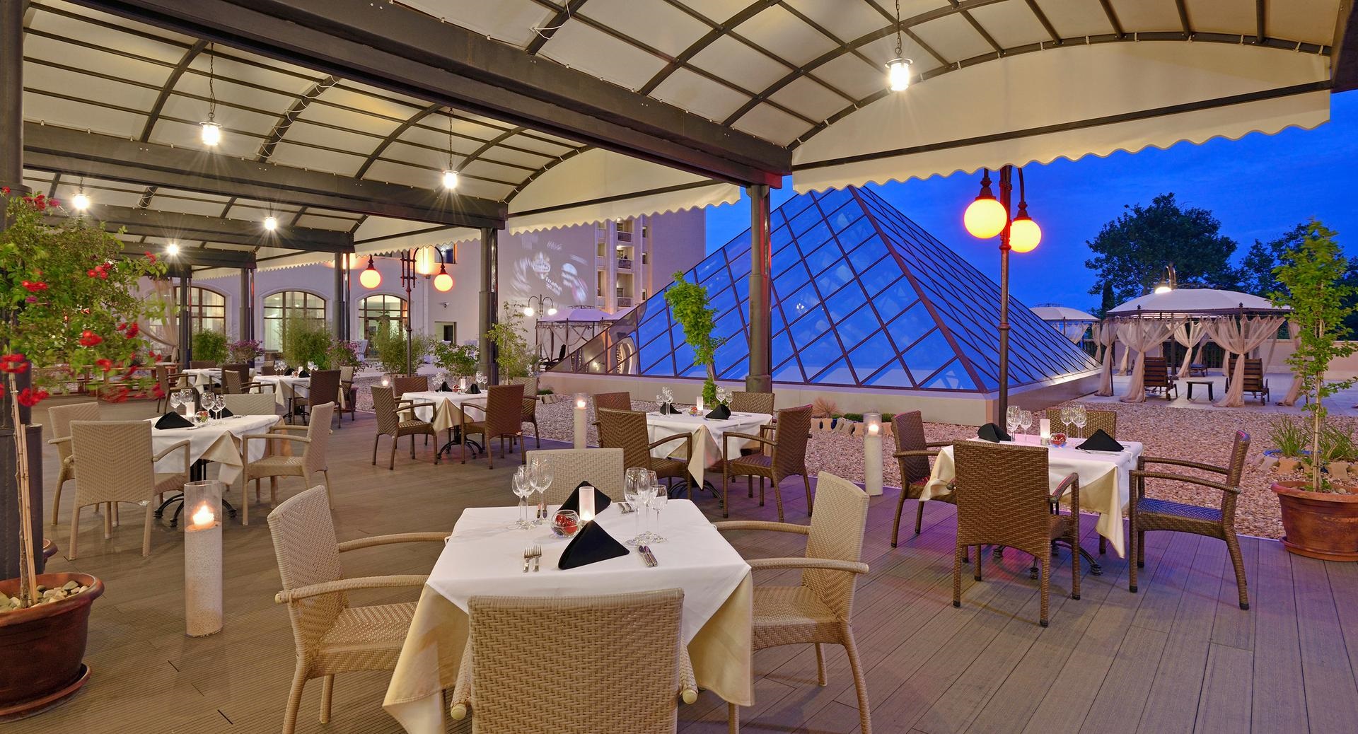 Melia Grand Hermitage Hotel-The Level restoran.jpg