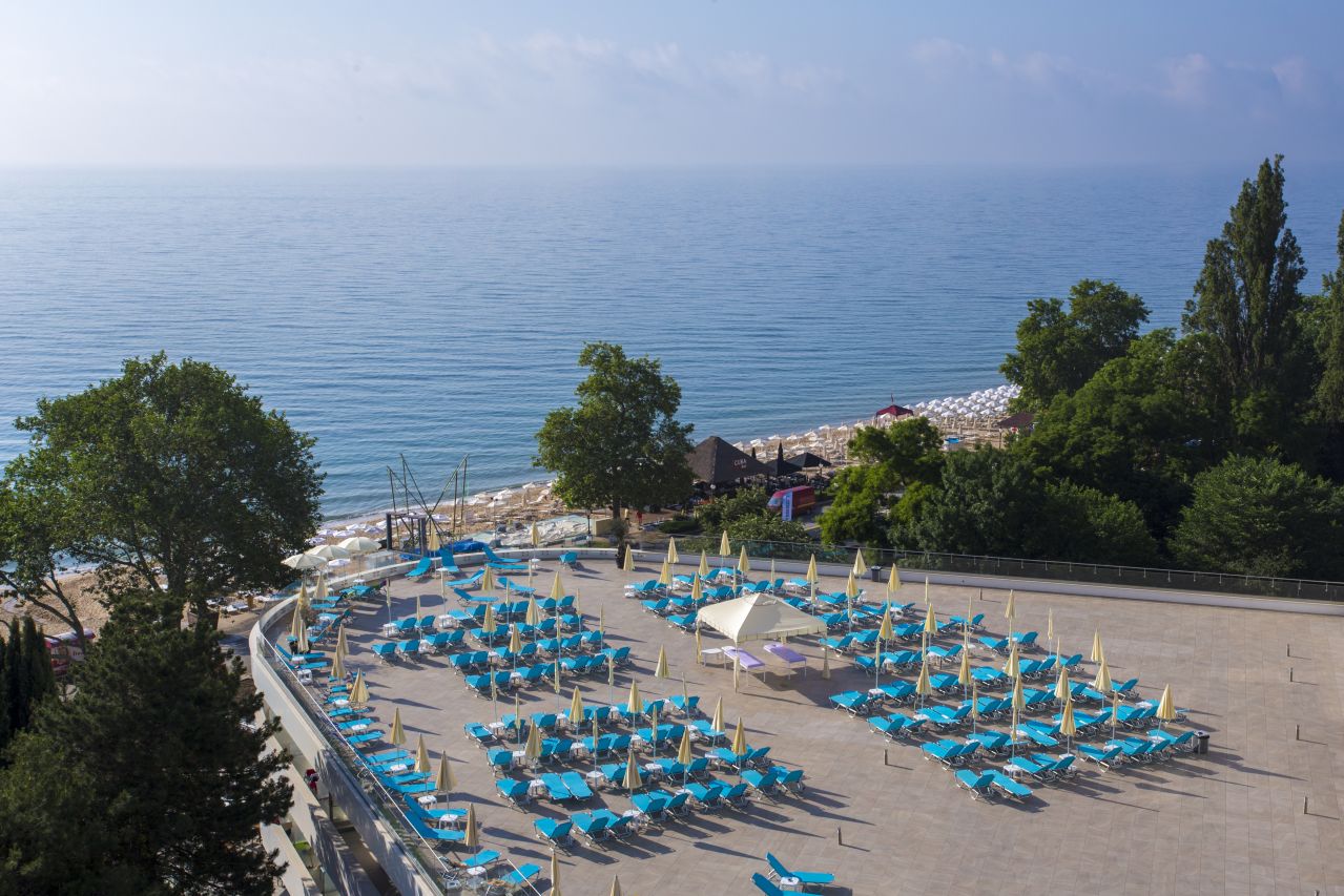 Astoria Zlatni Pjasci-Terasa za suncanje.jpeg