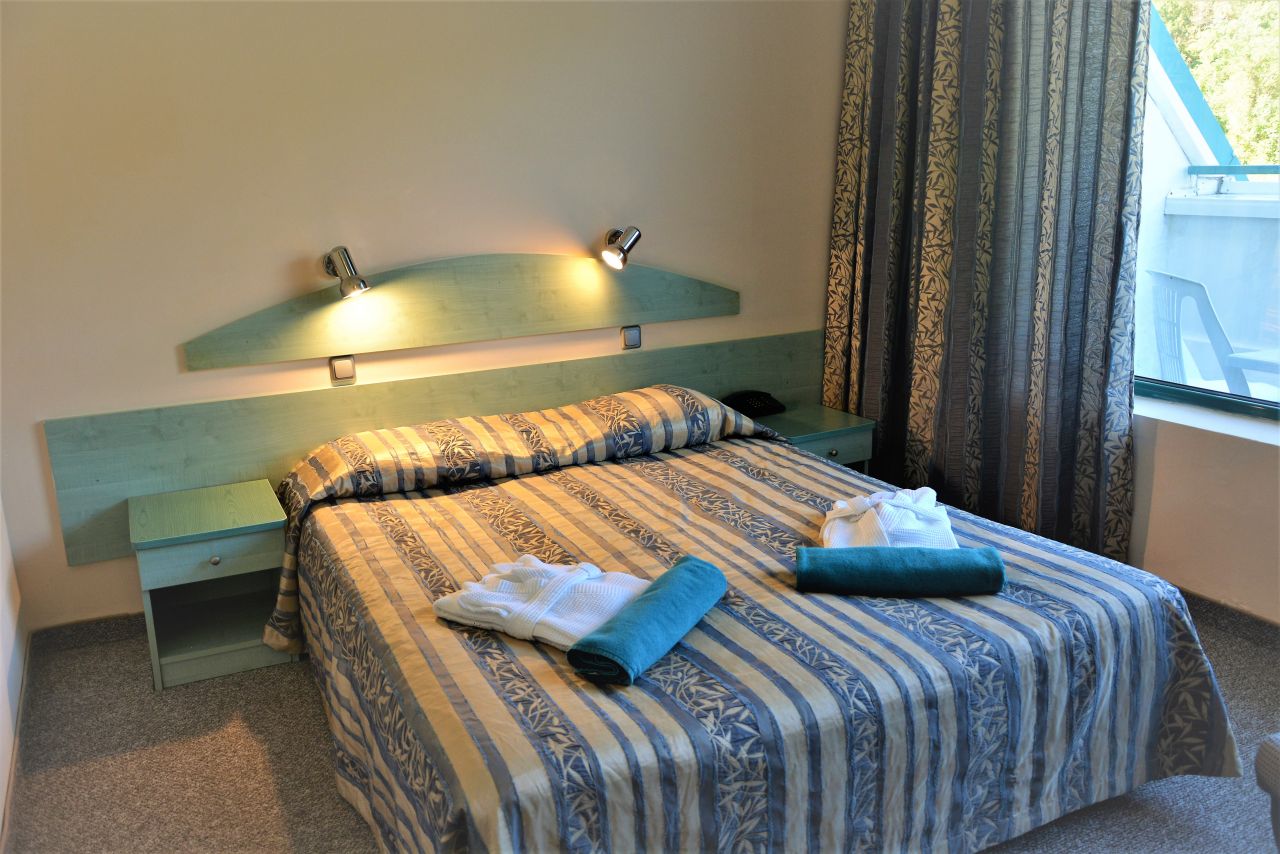 Hotel Berlin Golden Sands-Standardna soba promo park.jpg