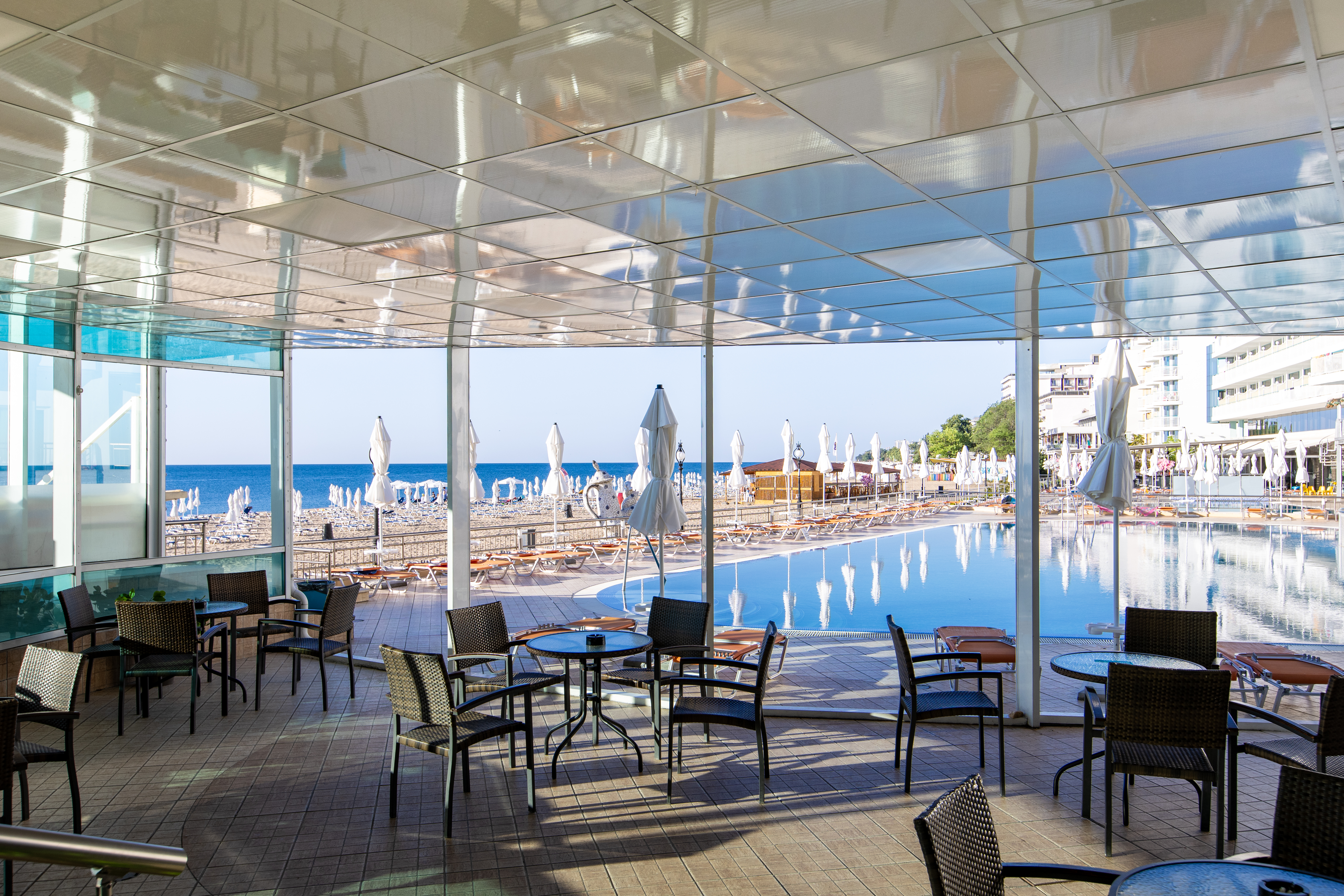 Berlin Golden Beach bar pored bazena