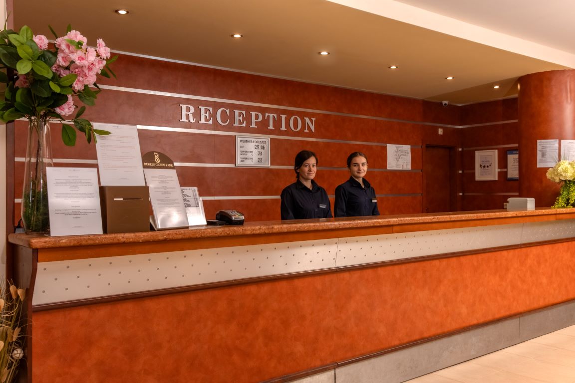 Berlin Green Park-Recepcija.jpg
