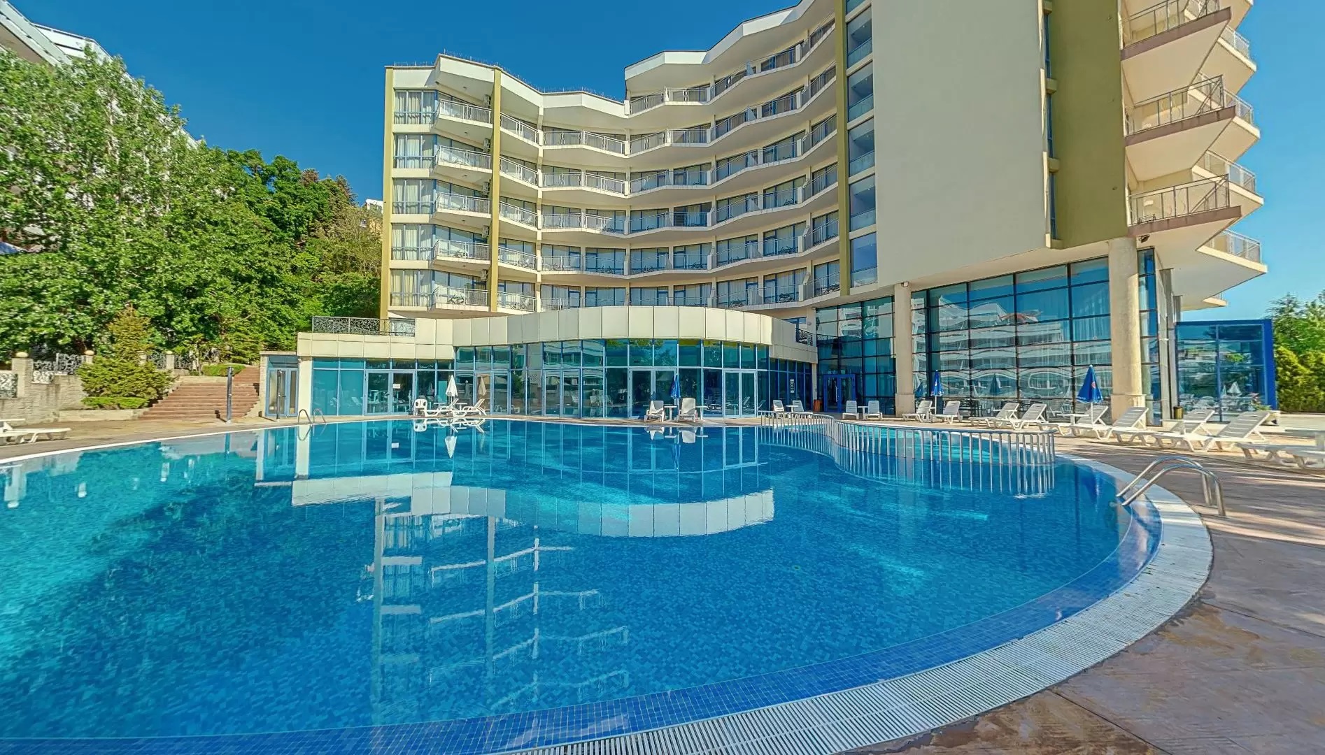 Elena Hotel-Bazen.jpg