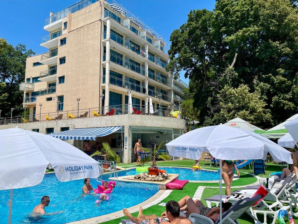 Holiday Park-Fasada.jpg