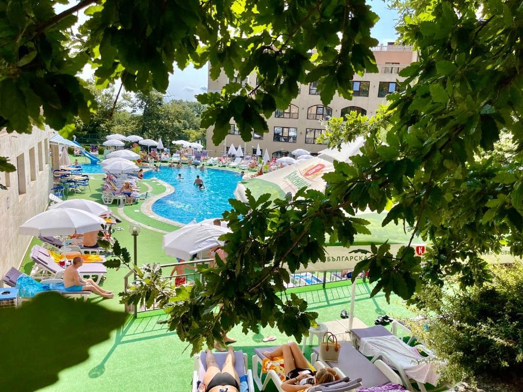 Holiday Park Hotel-Basta.jpg