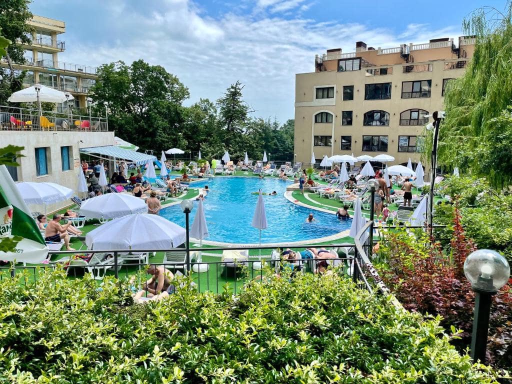 Holiday Park Hotel-Hotel okruzenje.jpg